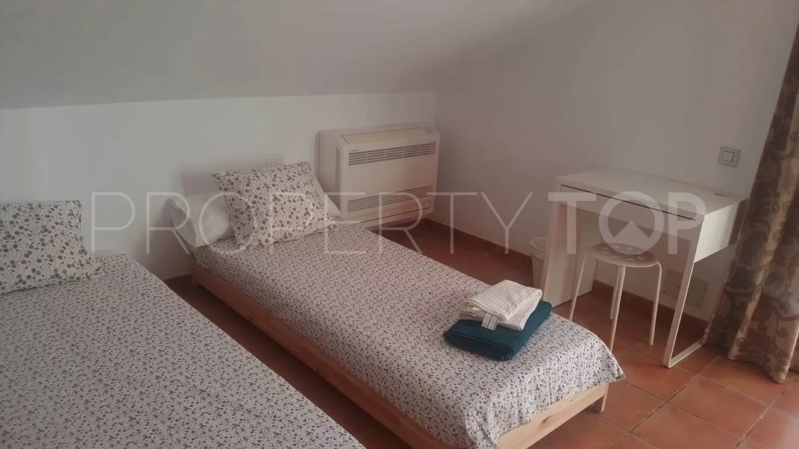 Semi detached house for sale in Los Naranjos with 5 bedrooms