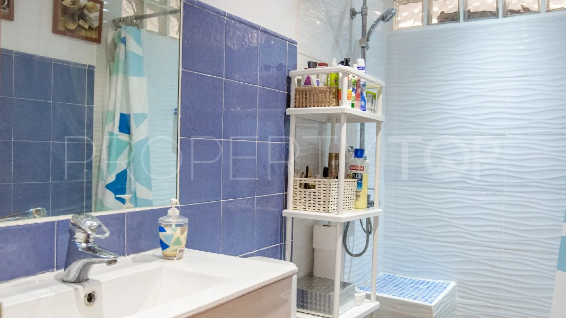 Semi detached house for sale in Los Naranjos with 5 bedrooms