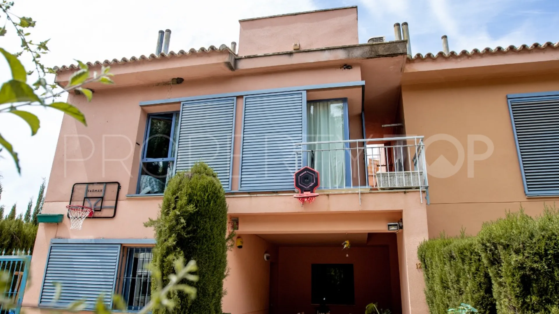Semi detached house for sale in Los Naranjos with 5 bedrooms