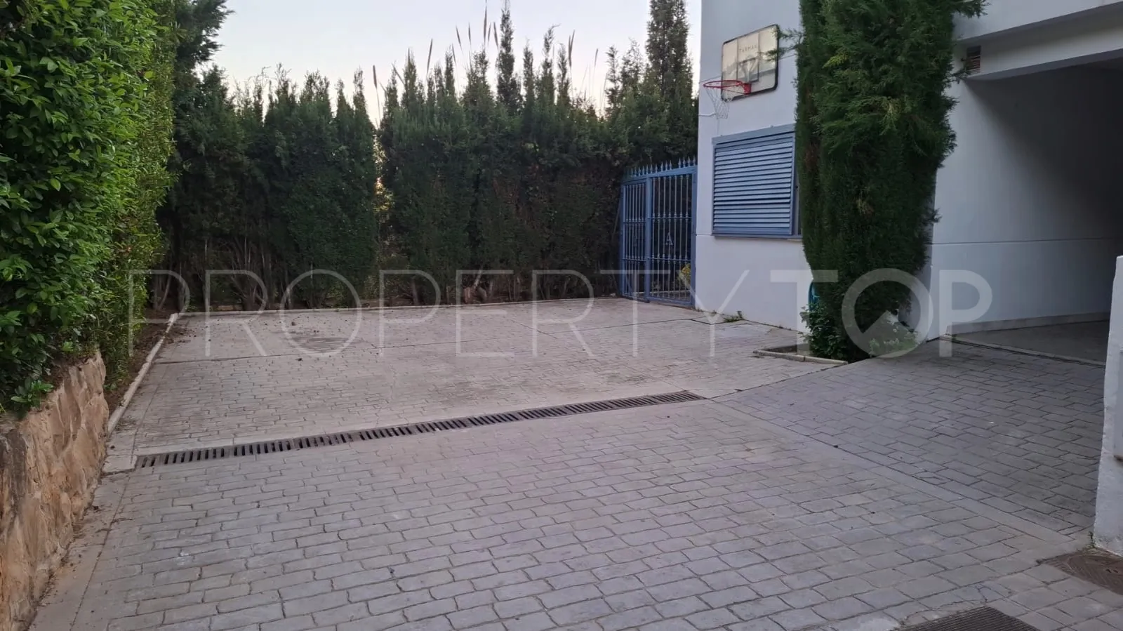 Semi detached house for sale in Los Naranjos with 5 bedrooms