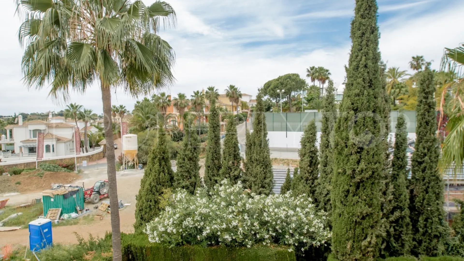 Semi detached house for sale in Los Naranjos with 5 bedrooms