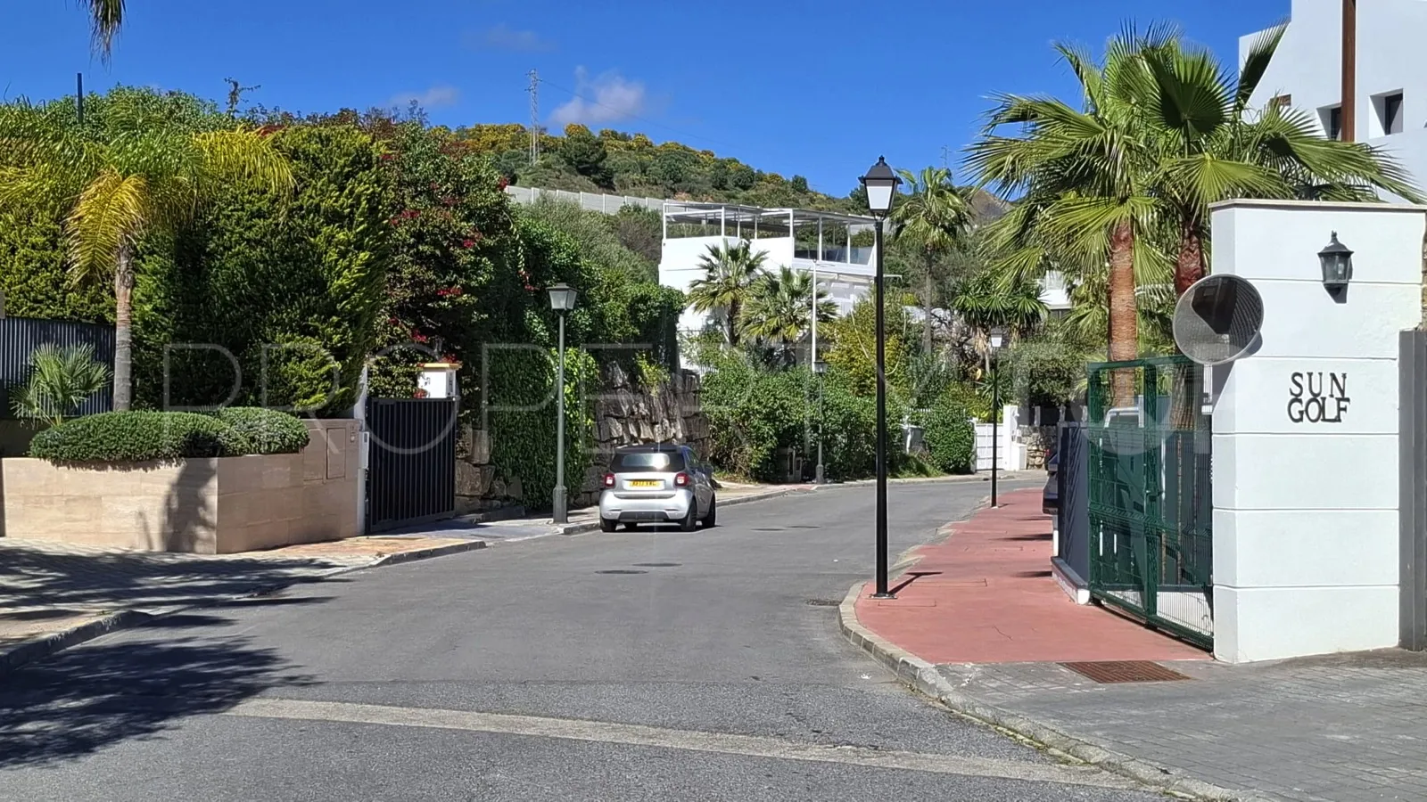 Semi detached house for sale in Los Naranjos with 5 bedrooms