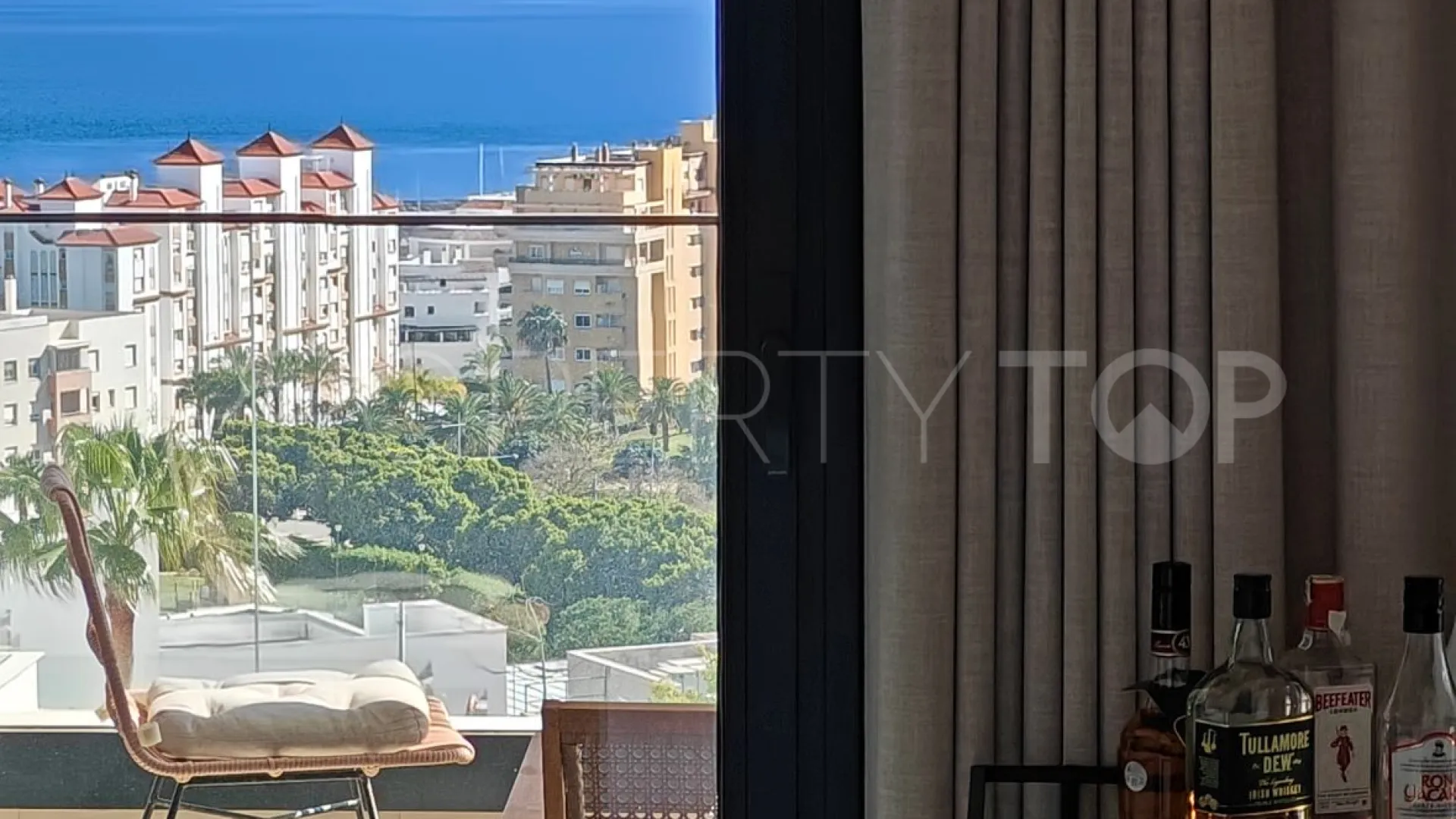 For sale Estepona Centre 4 bedrooms apartment