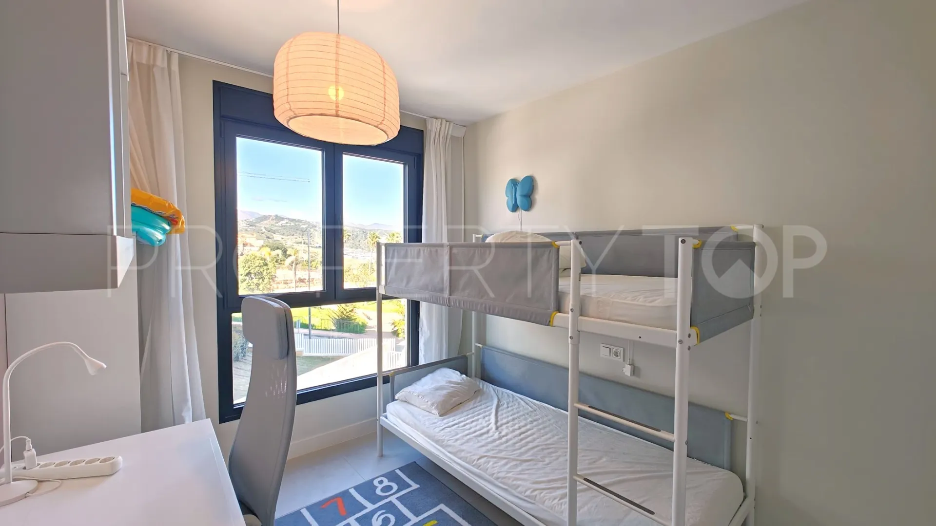 For sale Estepona Centre 4 bedrooms apartment