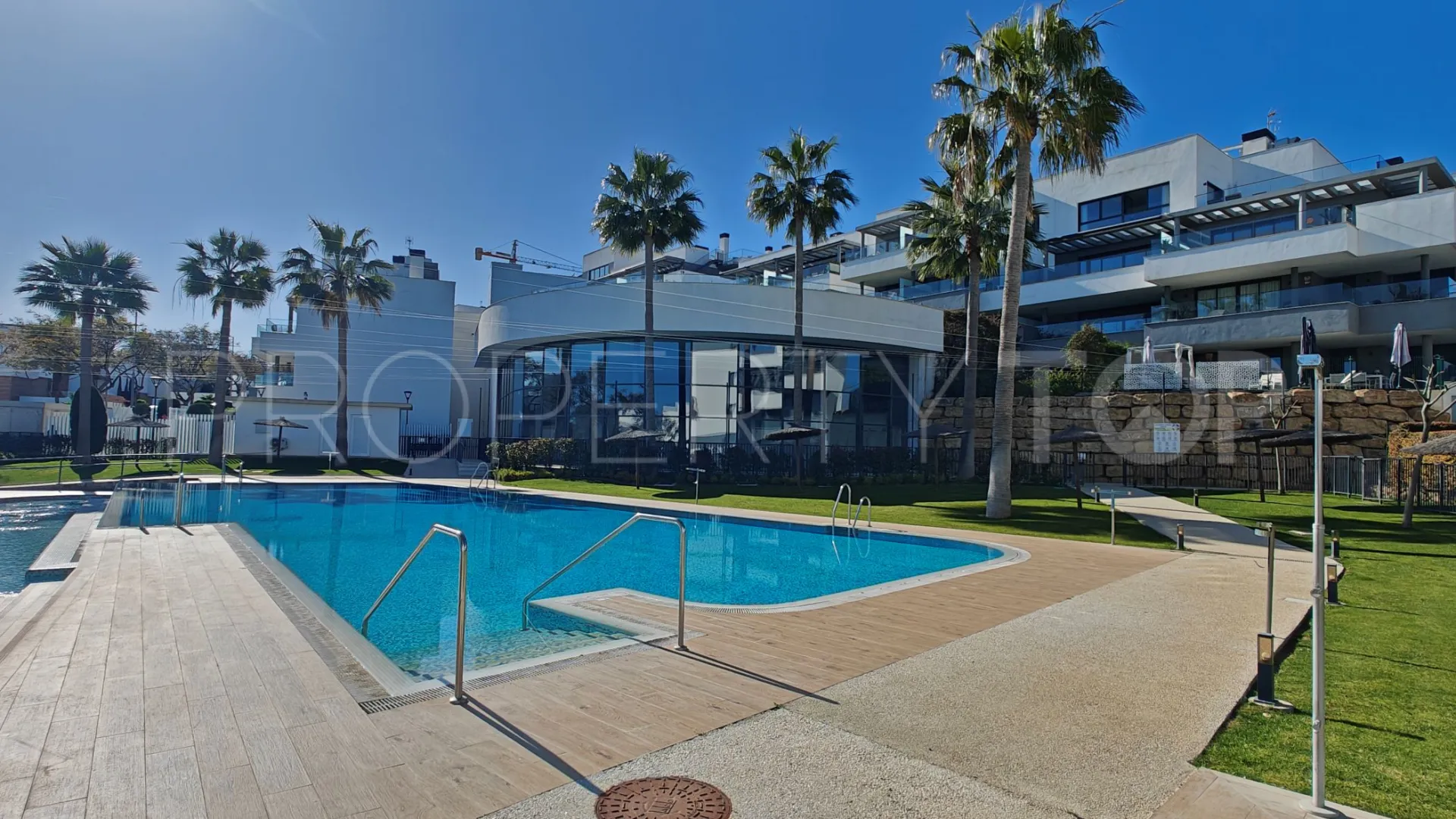 For sale Estepona Centre 4 bedrooms apartment