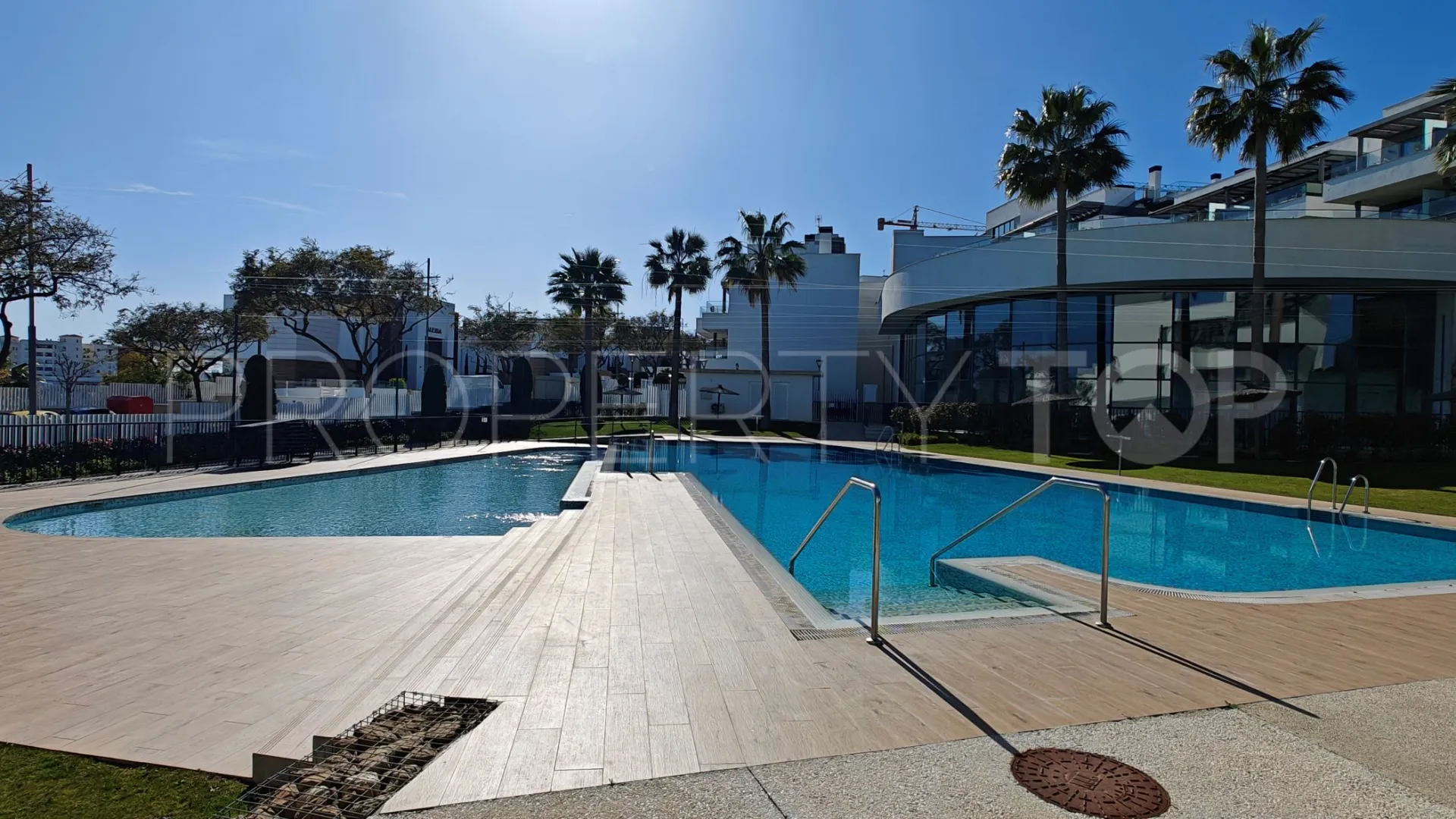 For sale Estepona Centre 4 bedrooms apartment