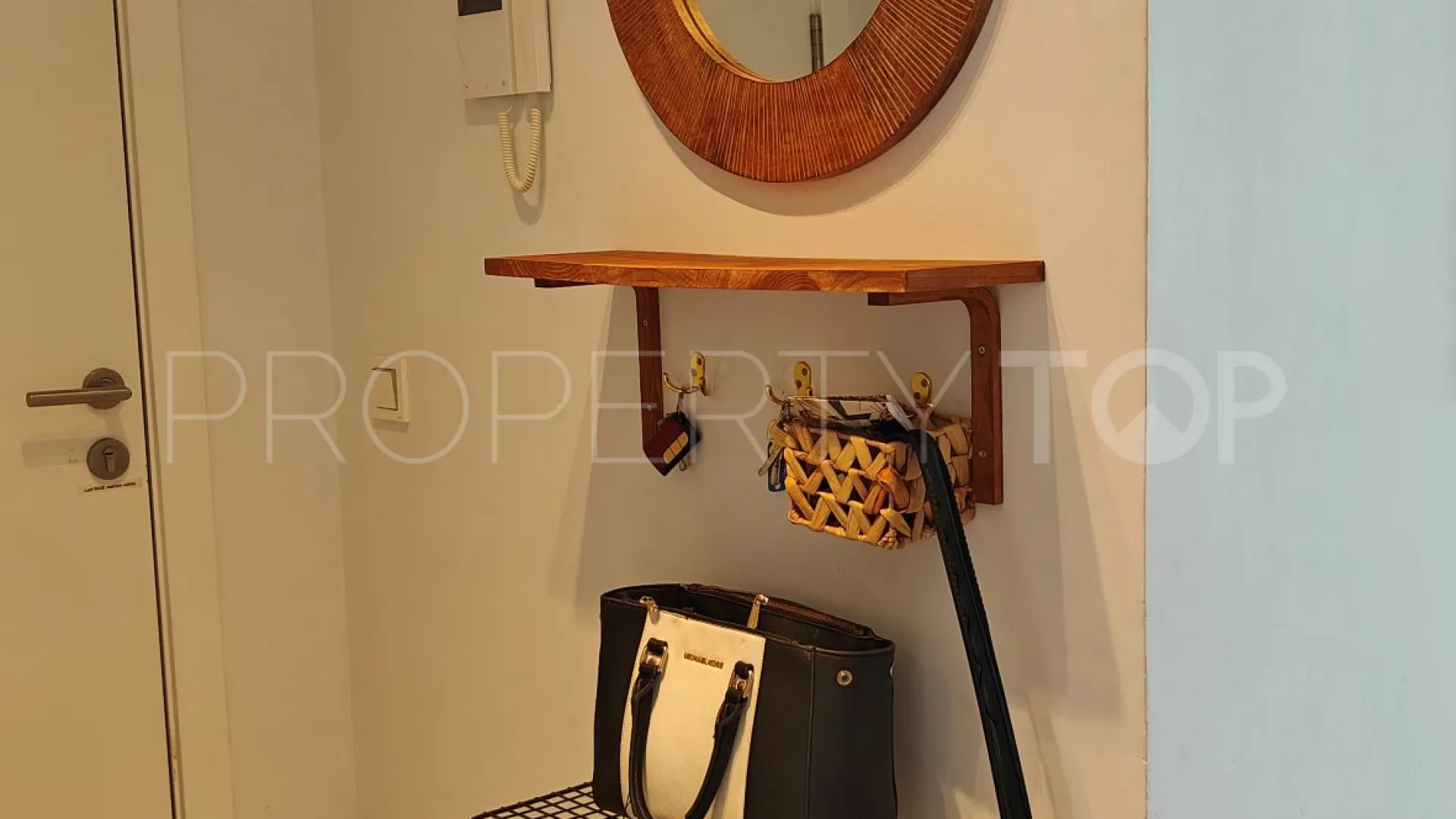 For sale Estepona Centre 4 bedrooms apartment