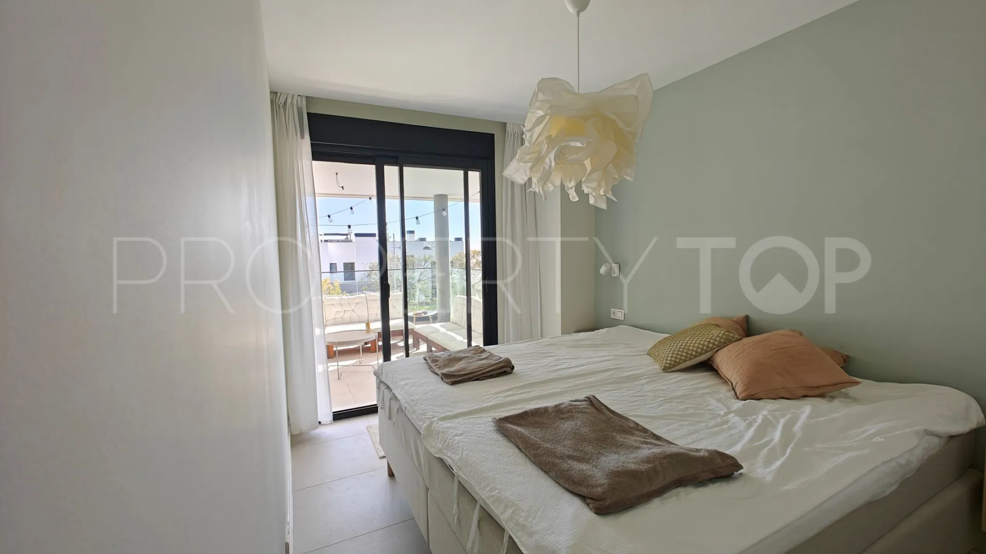 For sale Estepona Centre 4 bedrooms apartment
