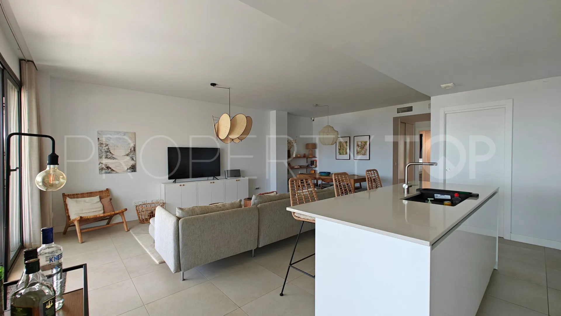 For sale Estepona Centre 4 bedrooms apartment