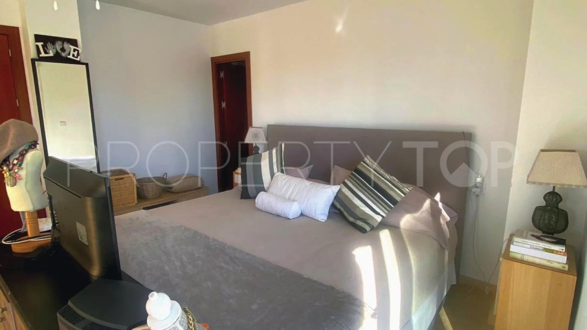 Atico duplex en venta en Guadalmina Baja con 5 dormitorios