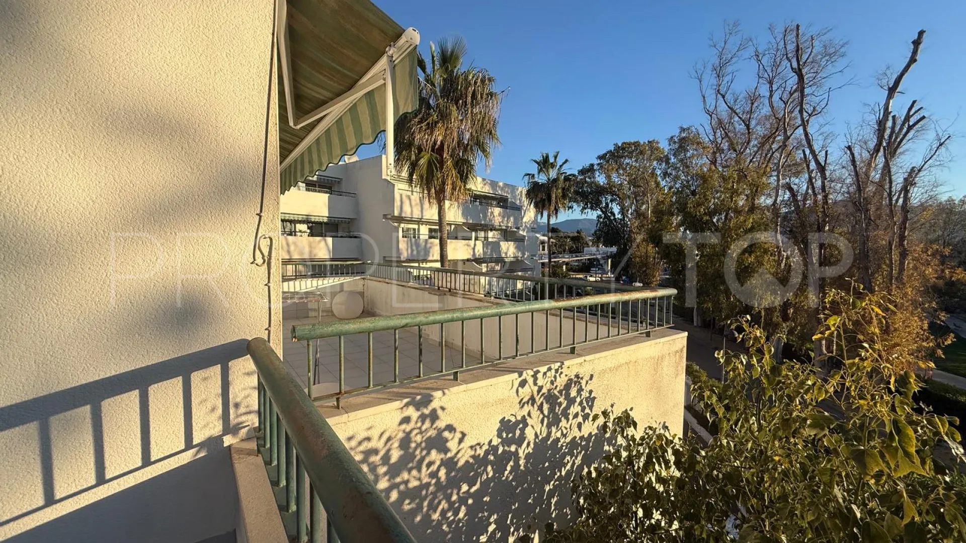 5 bedrooms duplex penthouse in Guadalmina Baja for sale