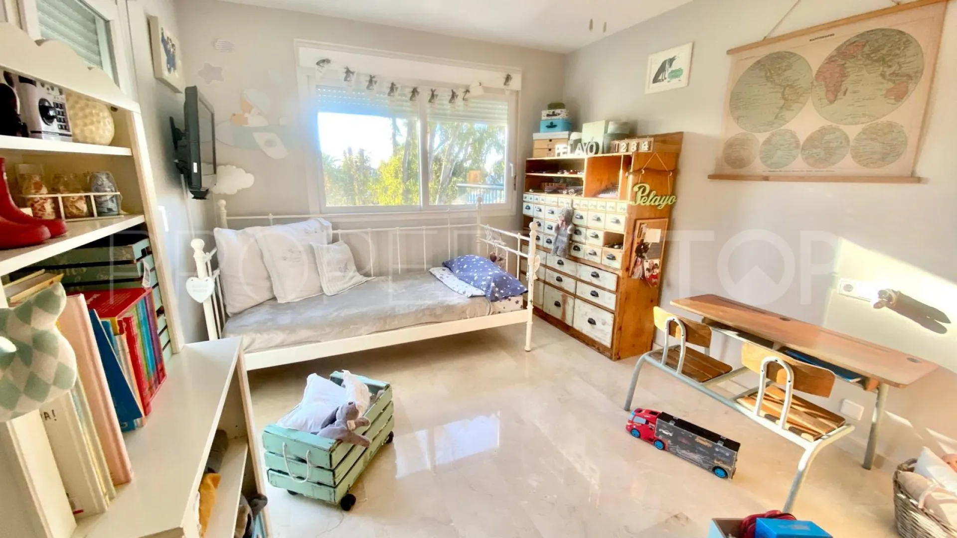 Atico duplex en venta en Guadalmina Baja con 5 dormitorios