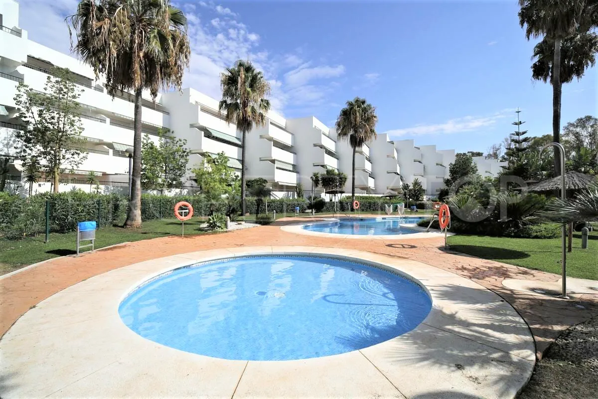 Atico duplex en venta en Guadalmina Baja con 5 dormitorios