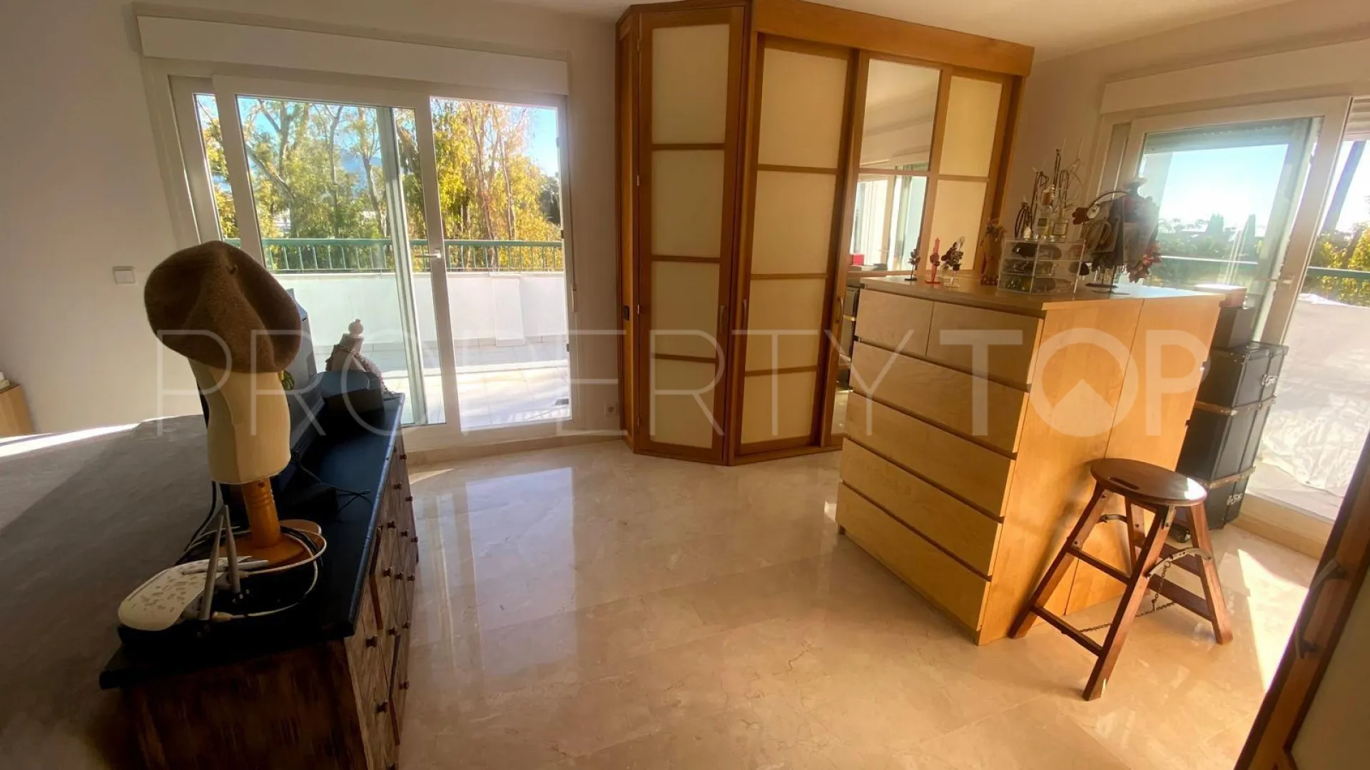 Atico duplex en venta en Guadalmina Baja con 5 dormitorios