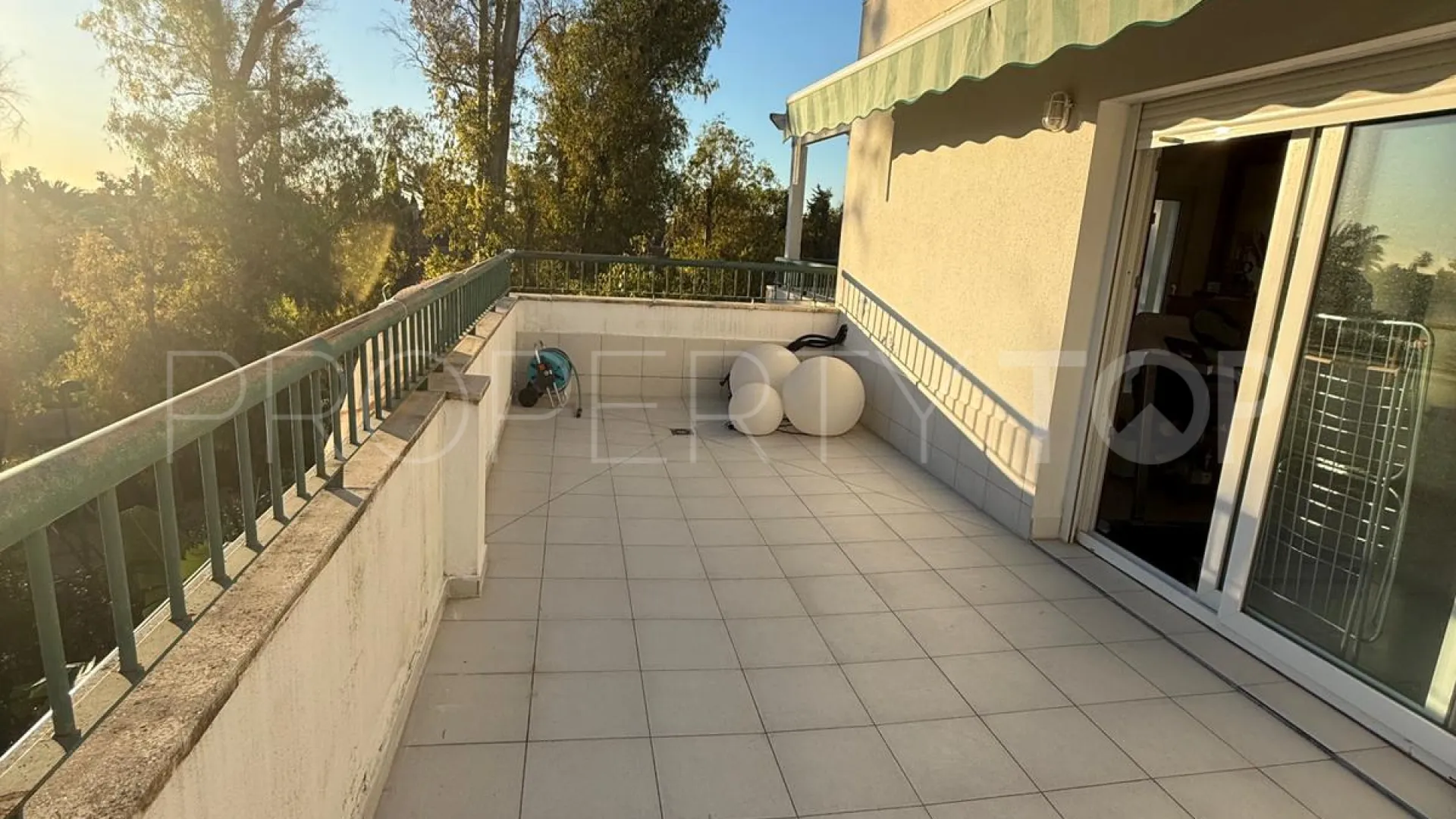 5 bedrooms duplex penthouse in Guadalmina Baja for sale