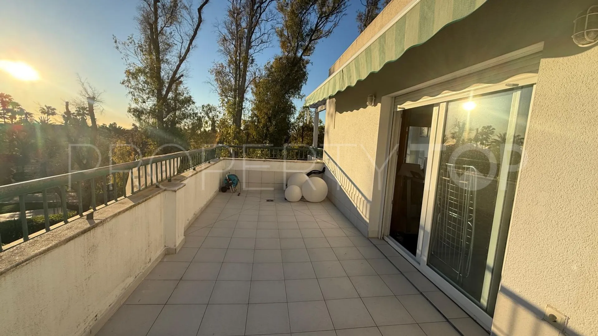 5 bedrooms duplex penthouse in Guadalmina Baja for sale