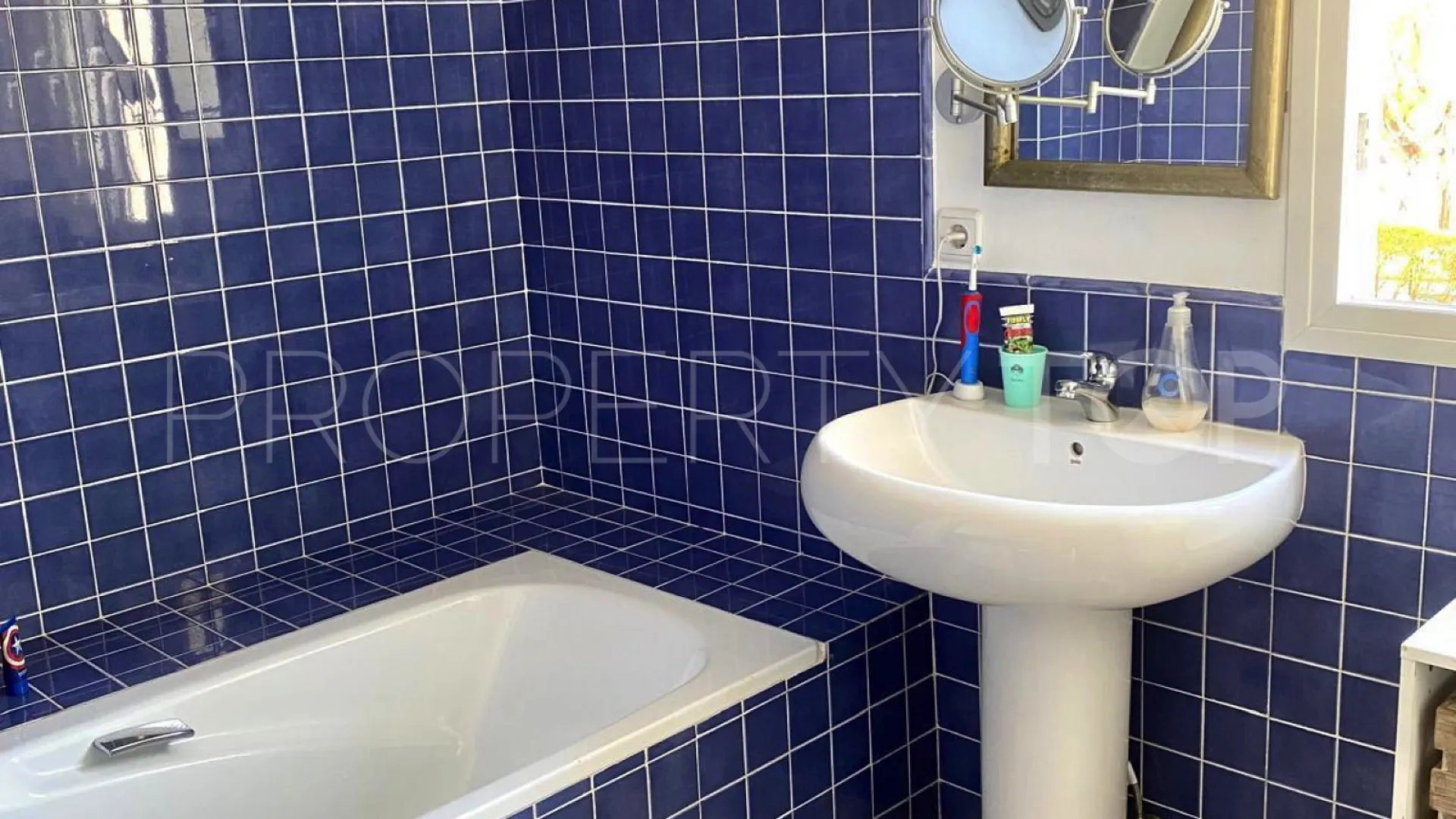 Atico duplex en venta en Guadalmina Baja con 5 dormitorios
