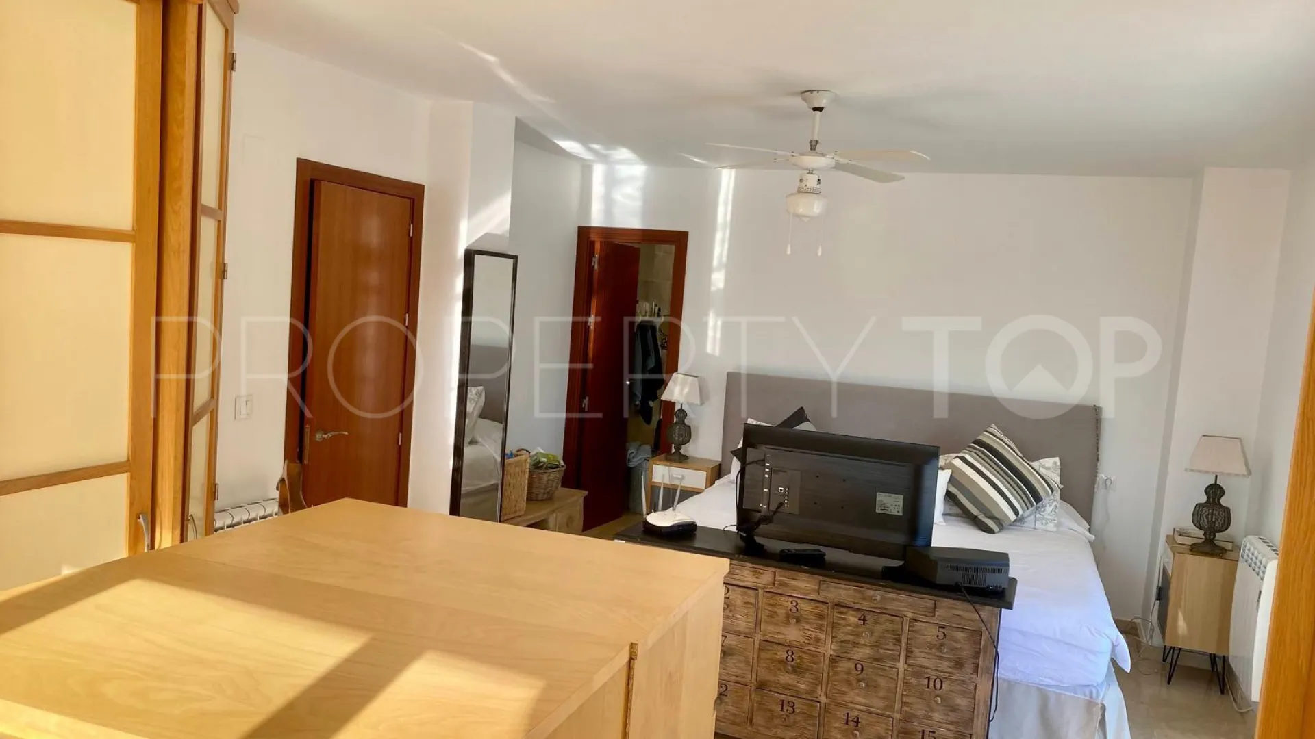 Atico duplex en venta en Guadalmina Baja con 5 dormitorios