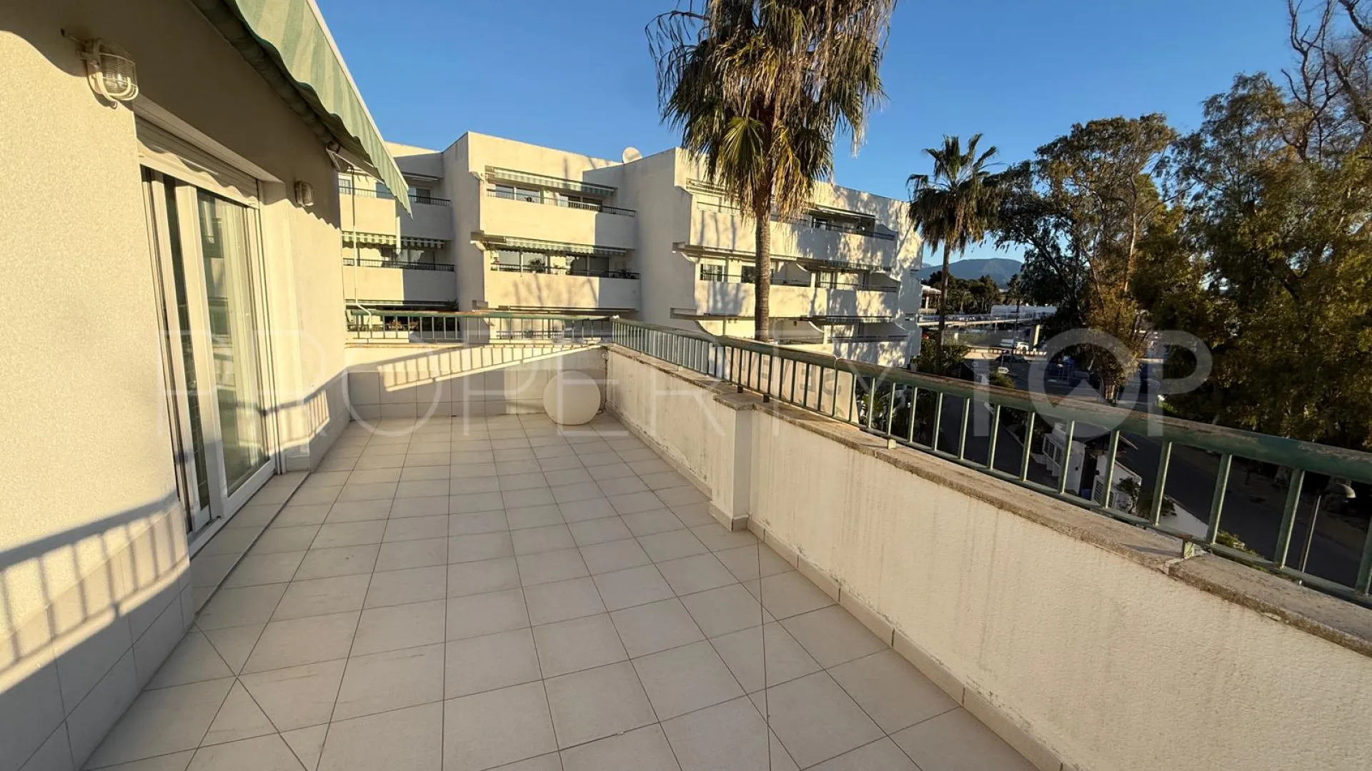 5 bedrooms duplex penthouse in Guadalmina Baja for sale