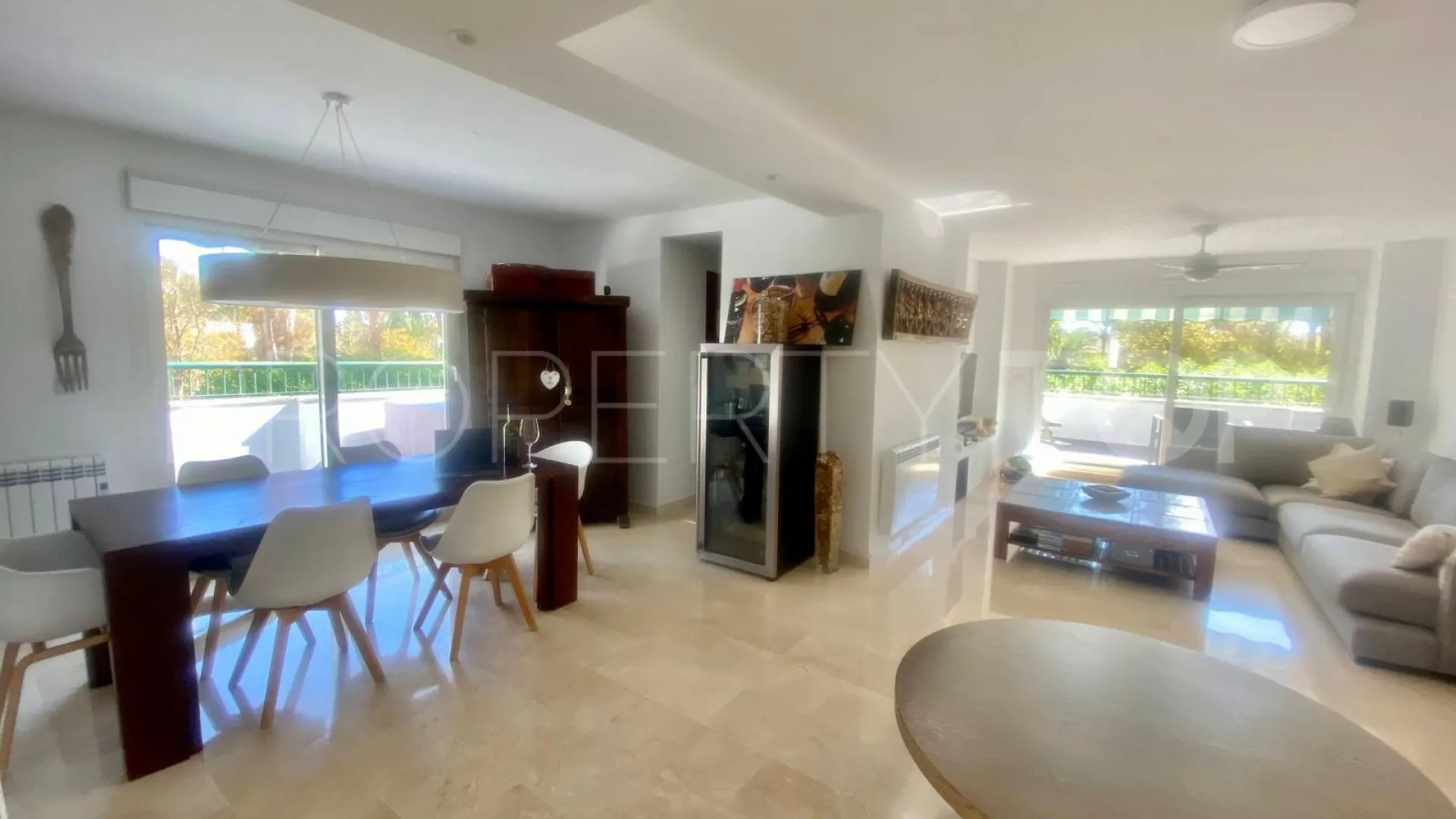 Atico duplex en venta en Guadalmina Baja con 5 dormitorios