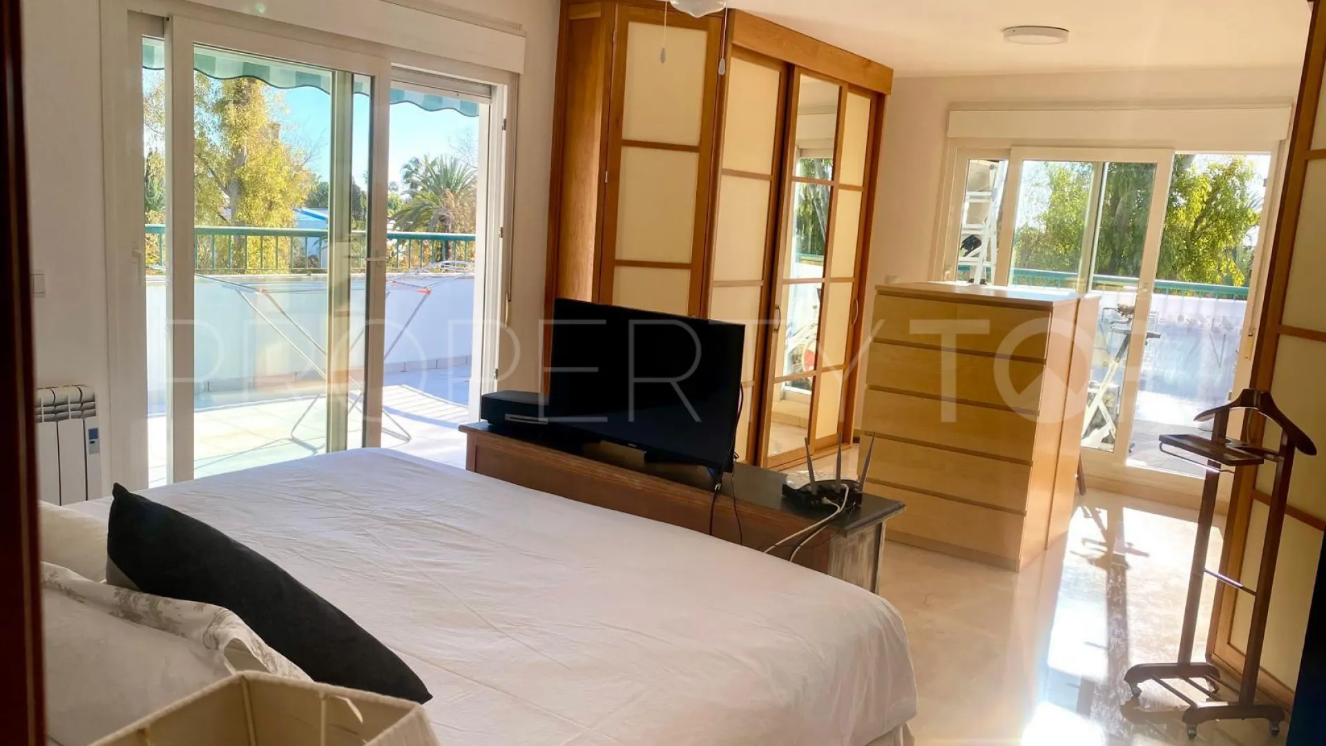 Atico duplex en venta en Guadalmina Baja con 5 dormitorios
