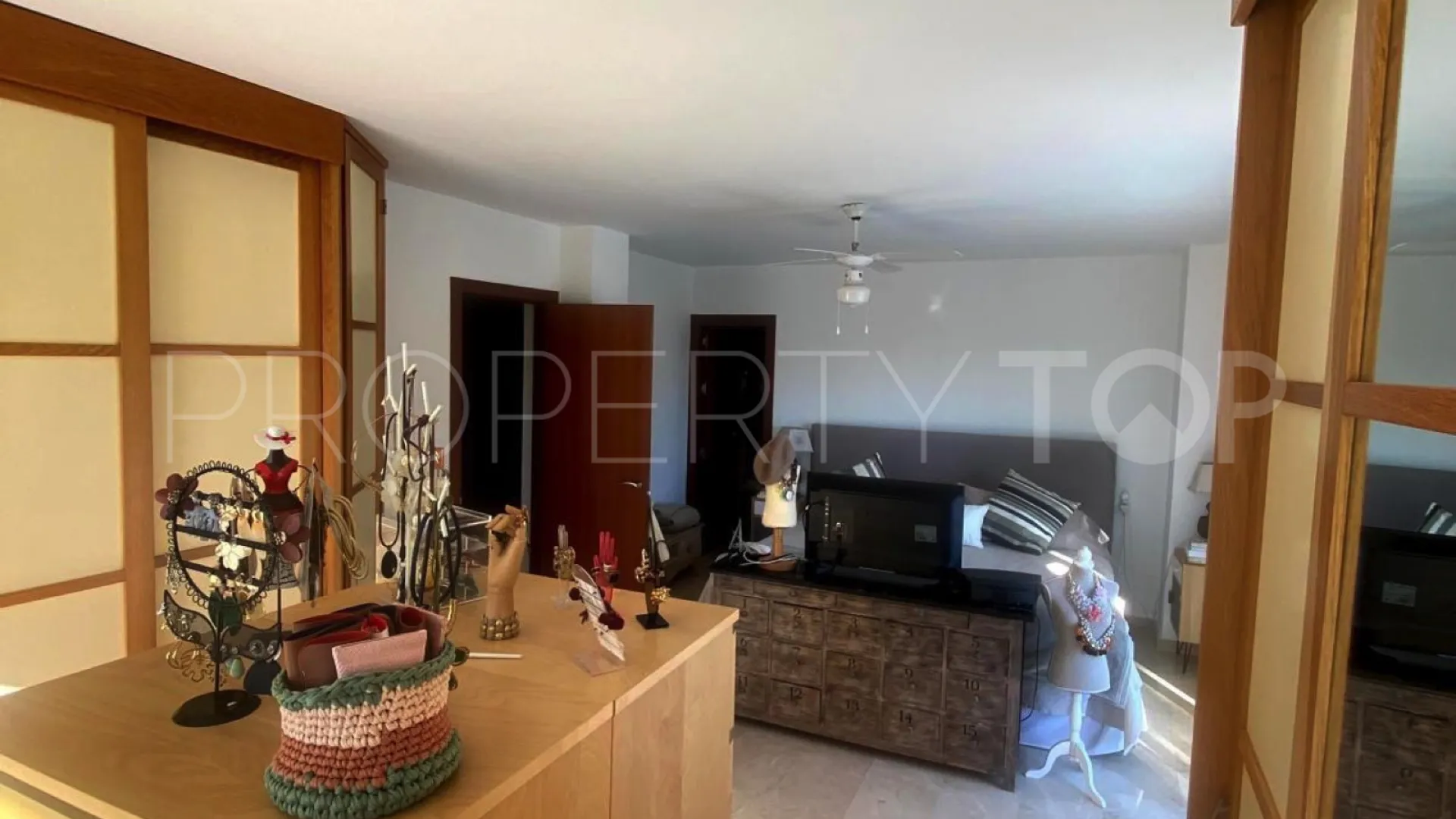 Atico duplex en venta en Guadalmina Baja con 5 dormitorios