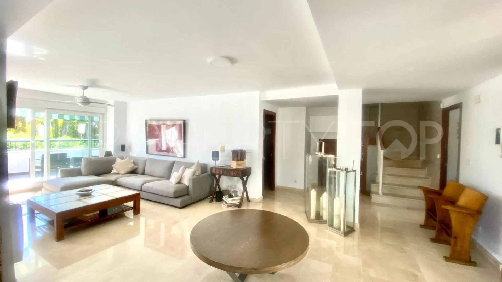 Atico duplex en venta en Guadalmina Baja con 5 dormitorios