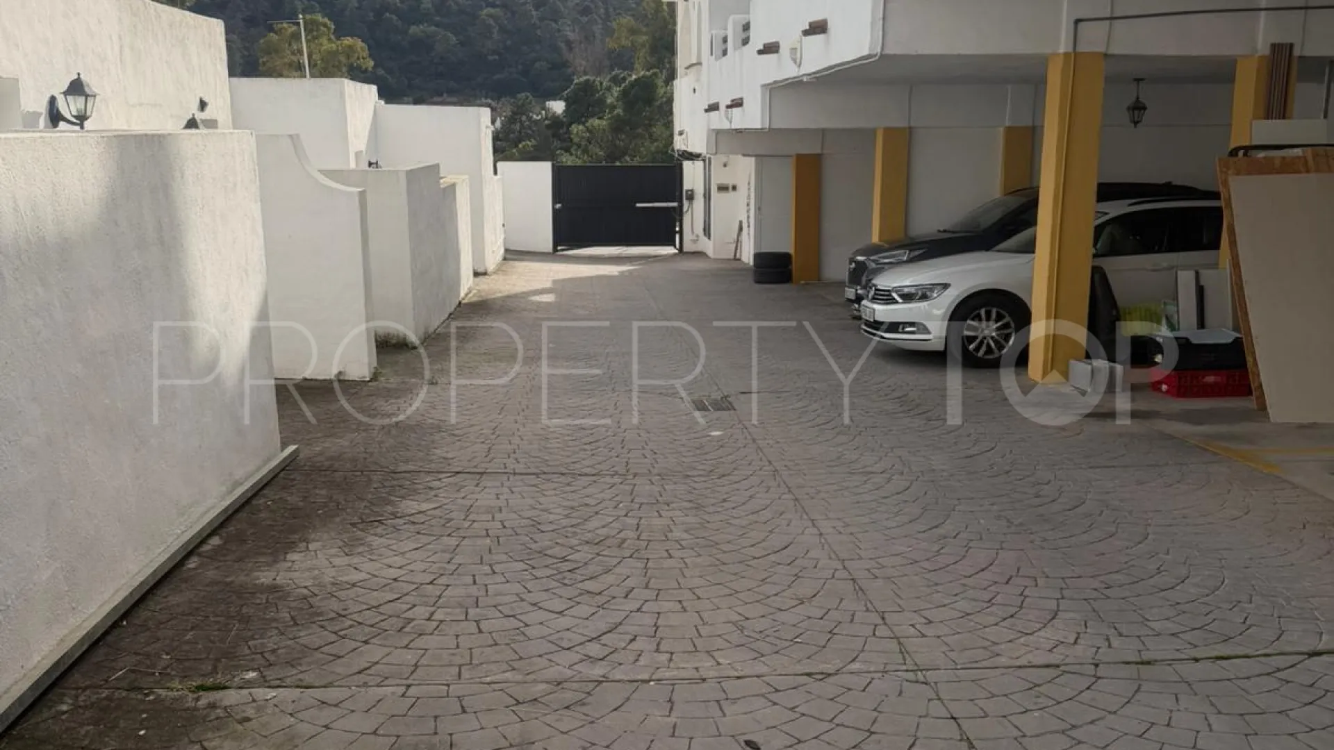 Town house for sale in Benahavis Centro