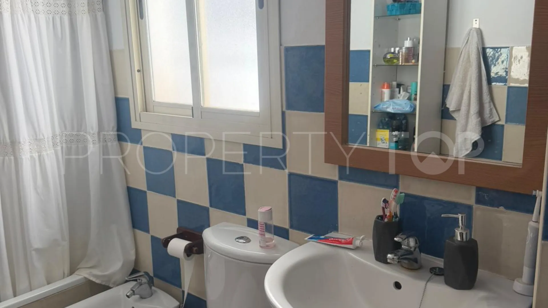 Town house for sale in Benahavis Centro