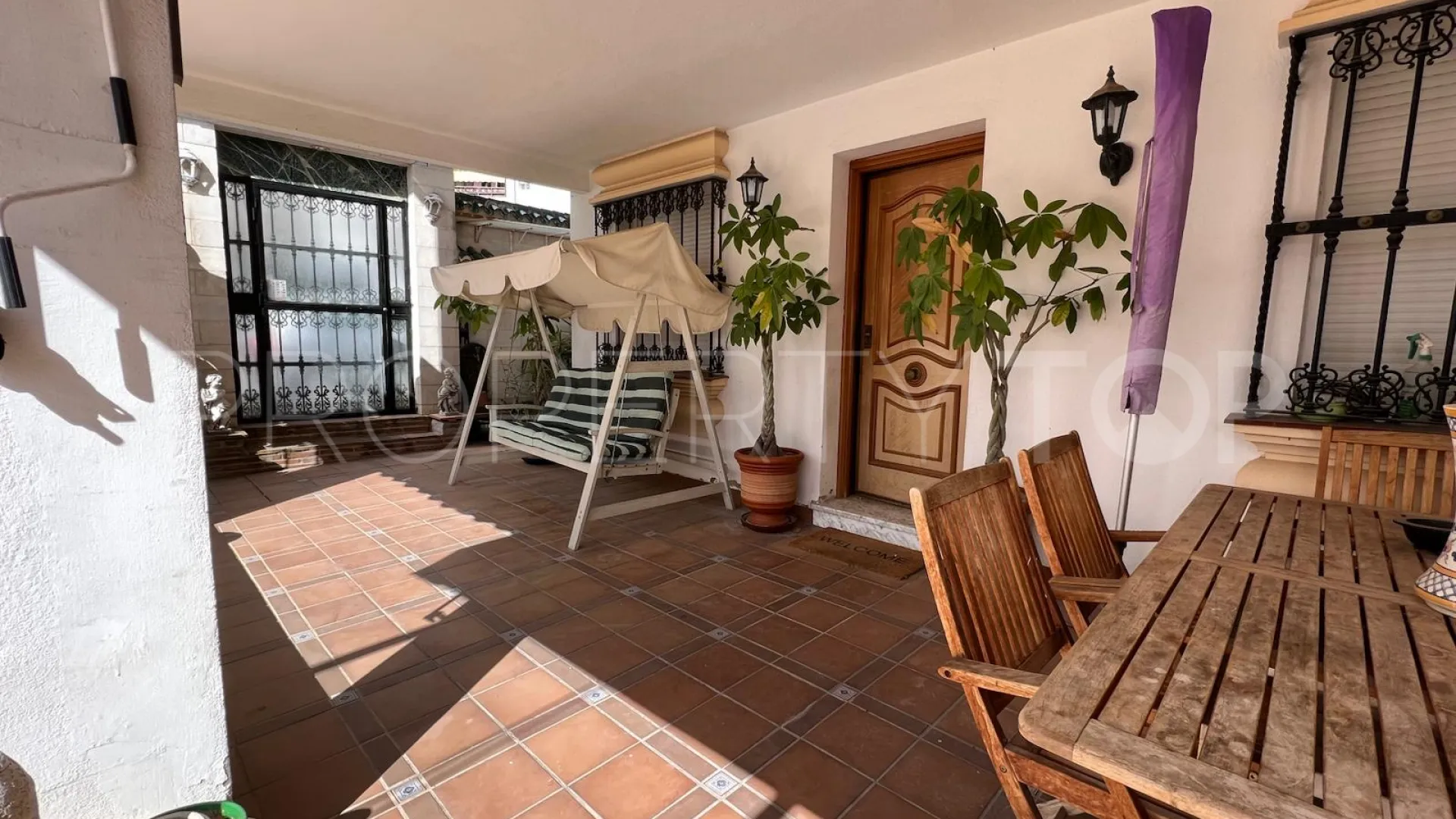 Se vende casa con 4 dormitorios en La Campana