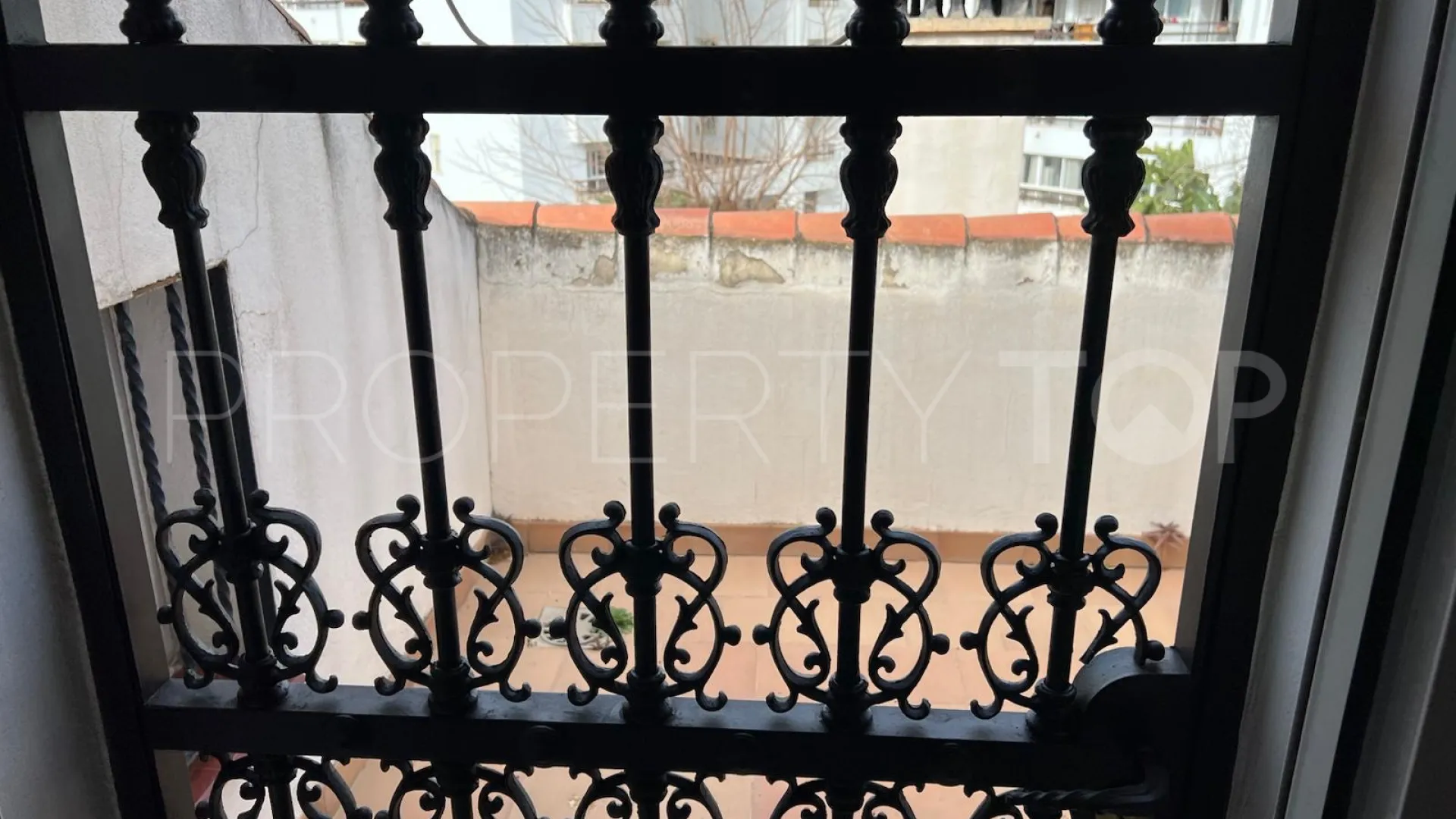 Se vende casa con 4 dormitorios en La Campana