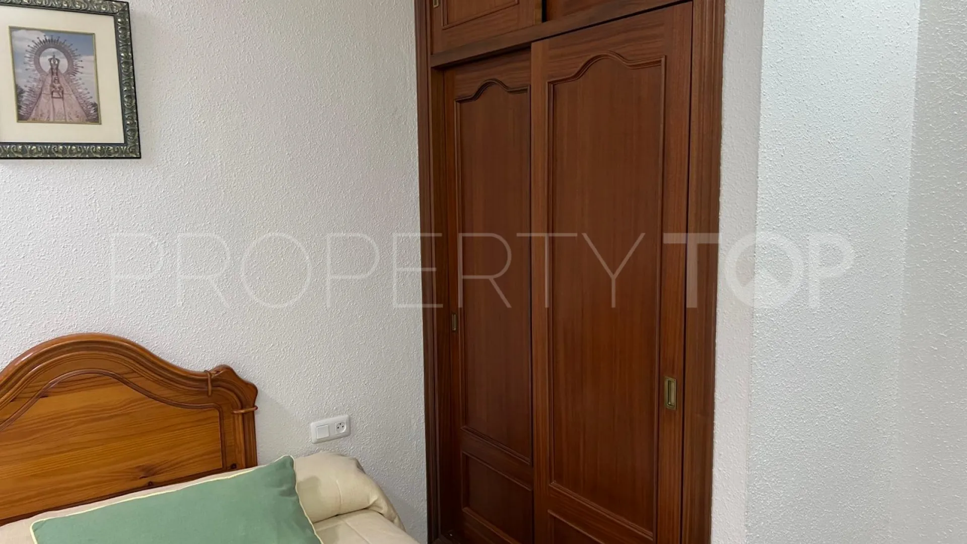 Se vende casa con 4 dormitorios en La Campana