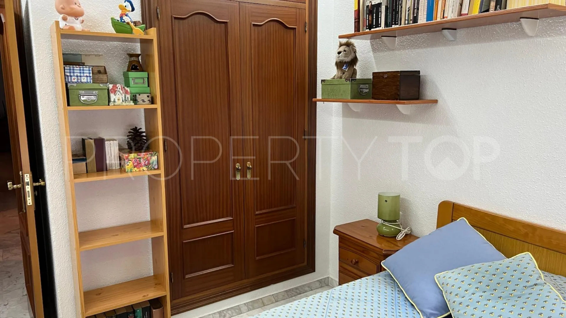 Se vende casa con 4 dormitorios en La Campana