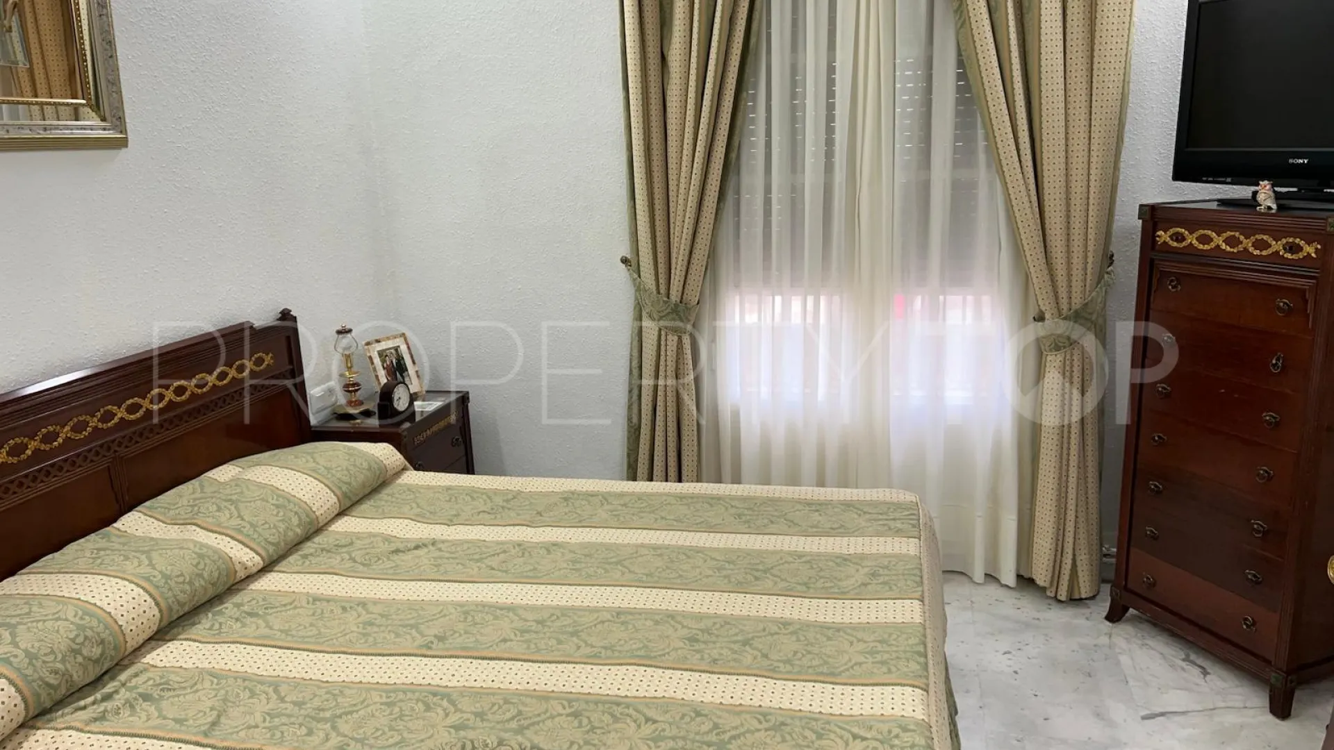 Se vende casa con 4 dormitorios en La Campana