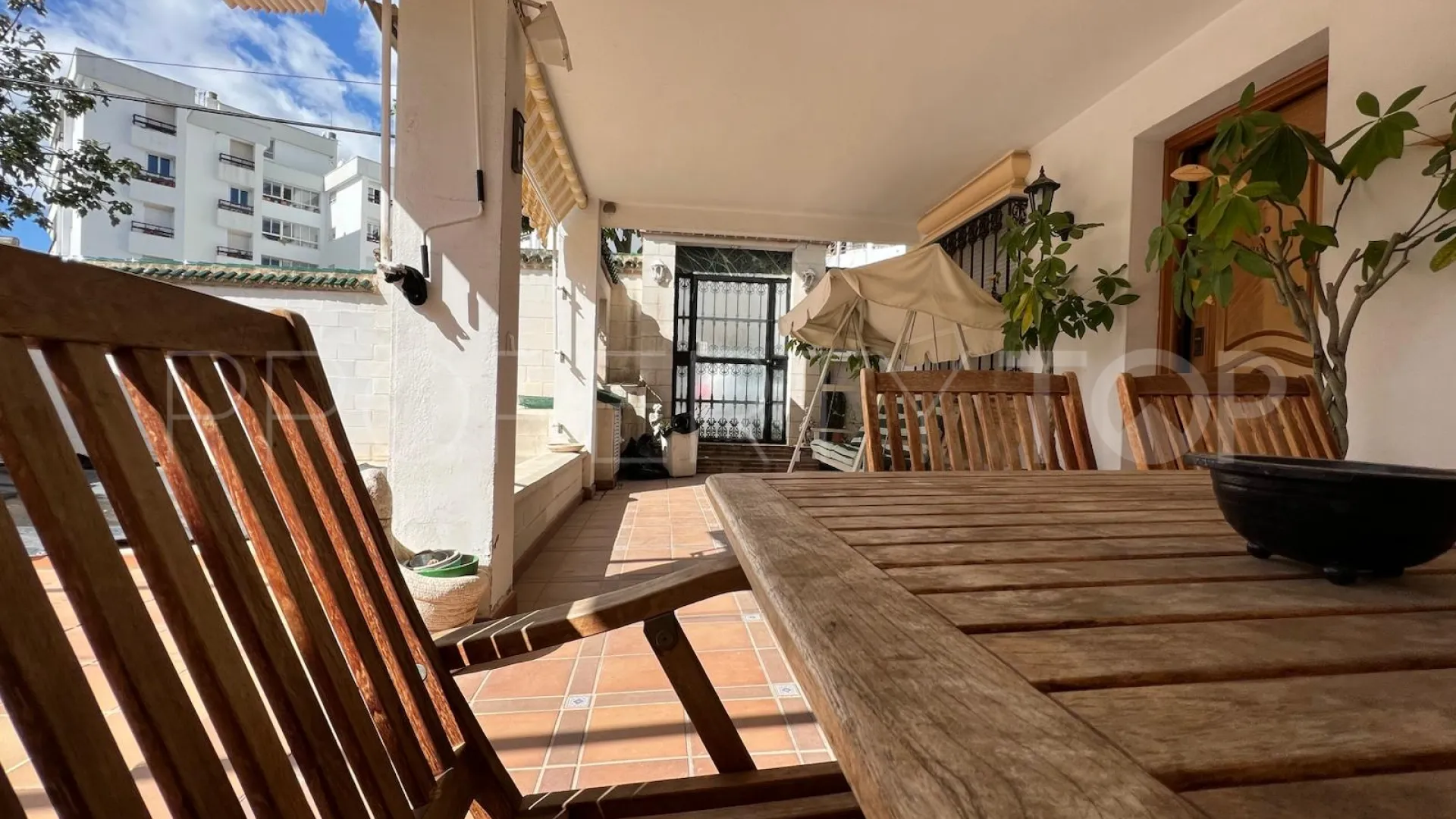 Se vende casa con 4 dormitorios en La Campana