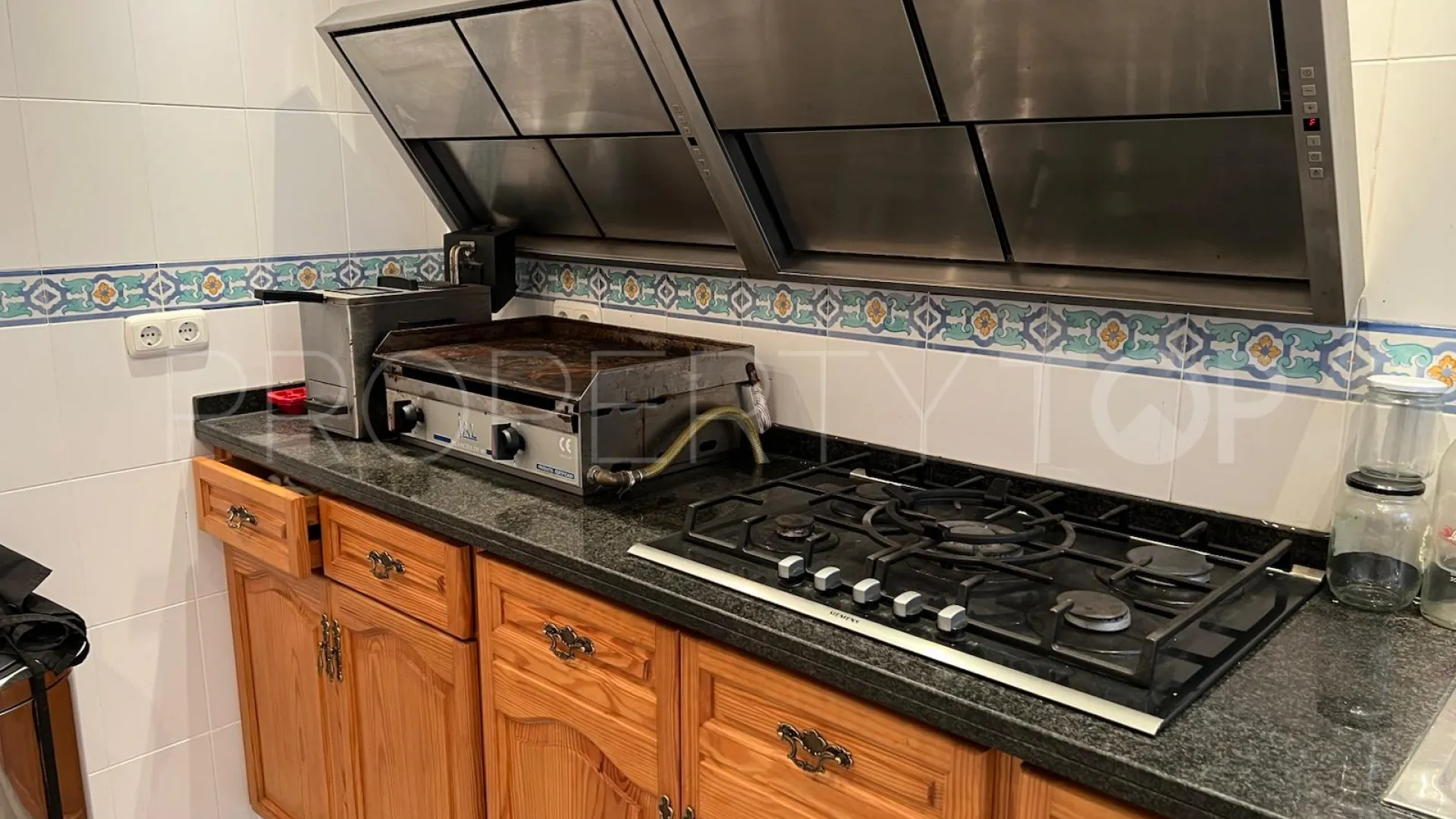 Se vende casa con 4 dormitorios en La Campana