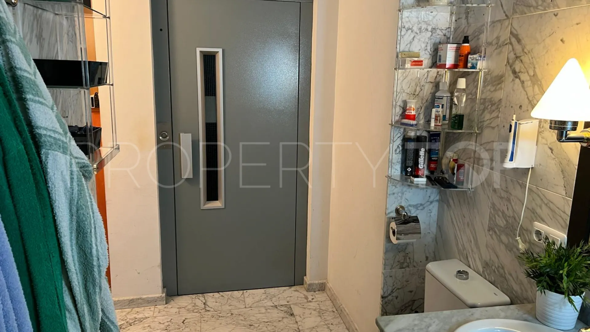 Se vende casa con 4 dormitorios en La Campana
