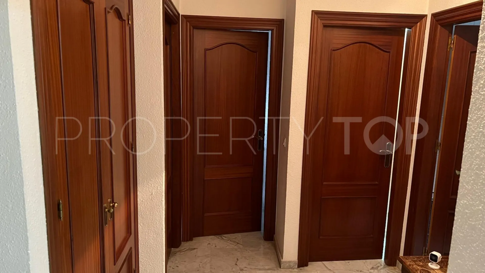 Se vende casa con 4 dormitorios en La Campana