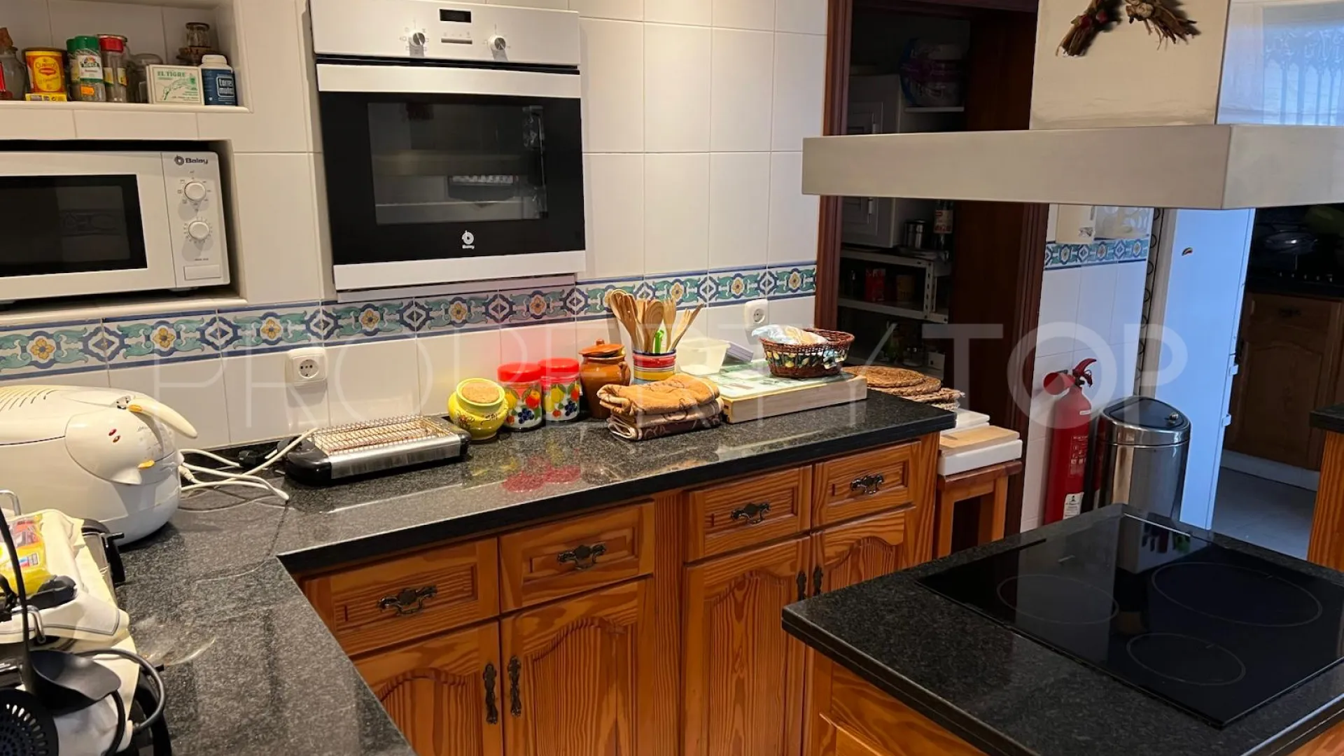 Se vende casa con 4 dormitorios en La Campana
