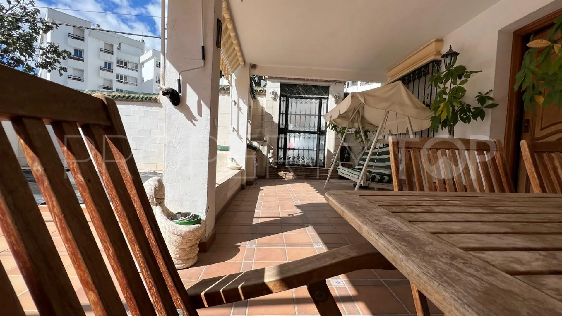 Se vende casa con 4 dormitorios en La Campana