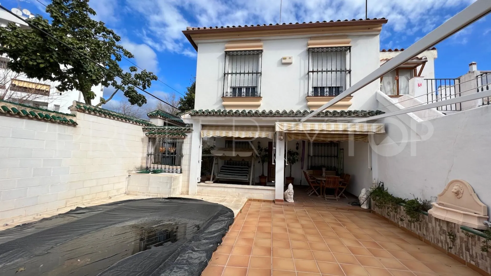 Se vende casa con 4 dormitorios en La Campana