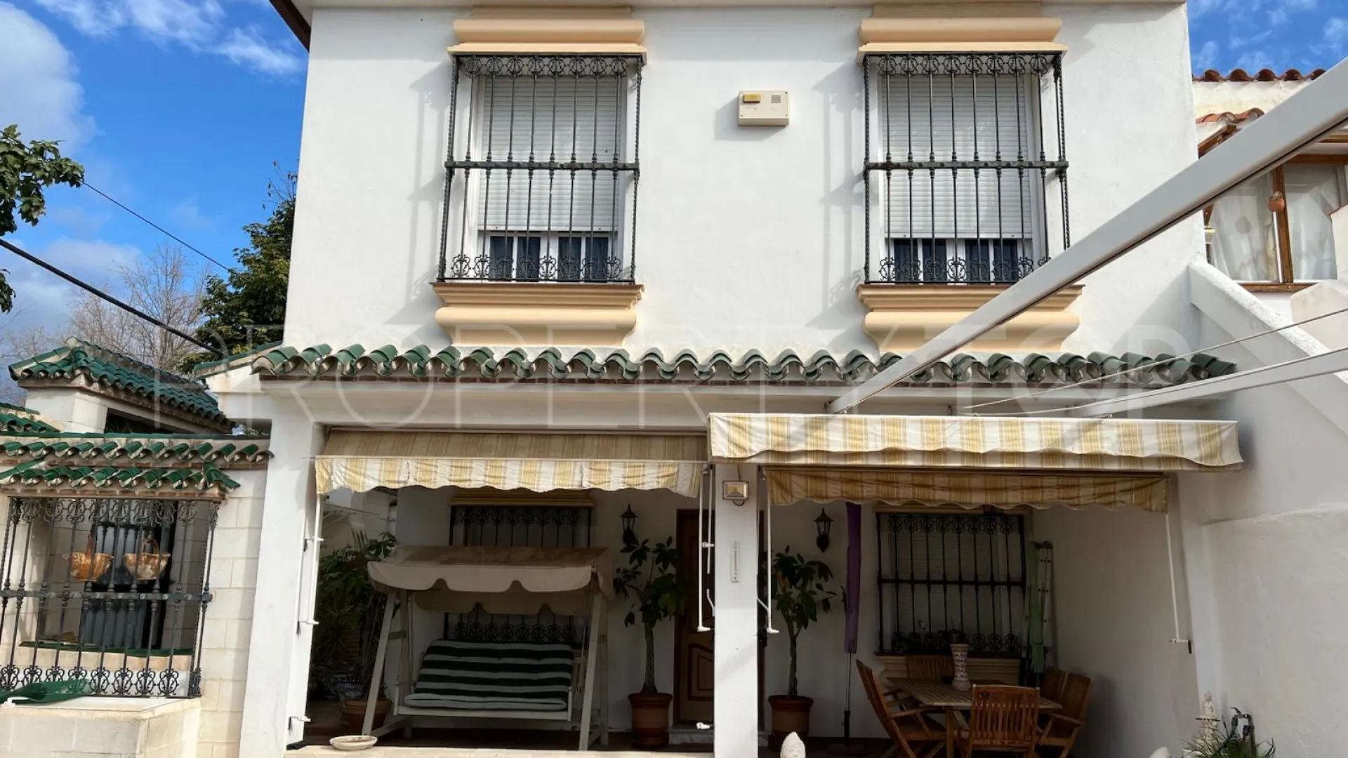 Se vende casa con 4 dormitorios en La Campana