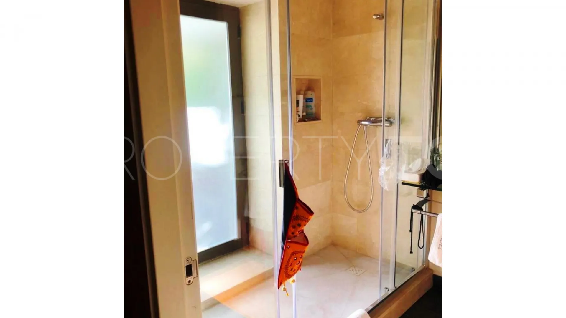 For sale ground floor apartment in Finca Cortesin