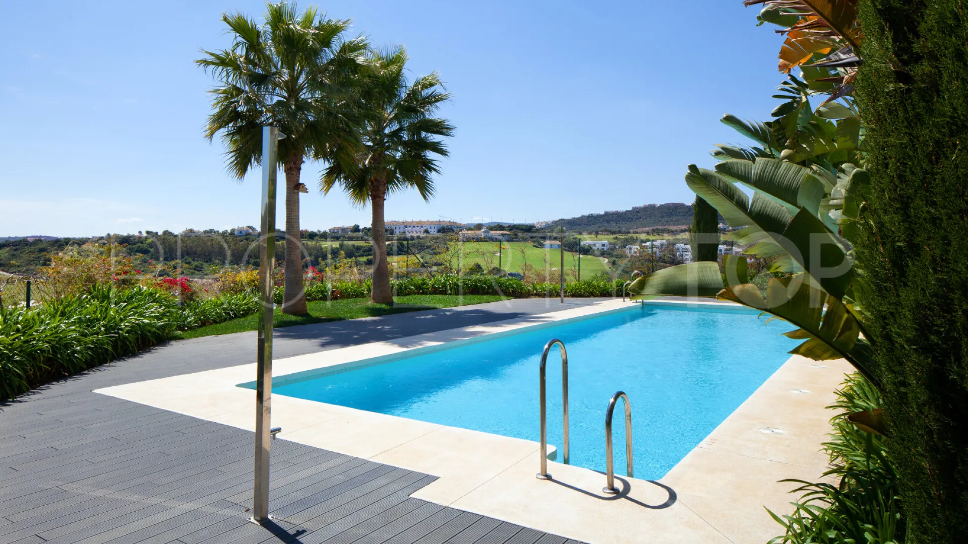 For sale ground floor apartment in Finca Cortesin