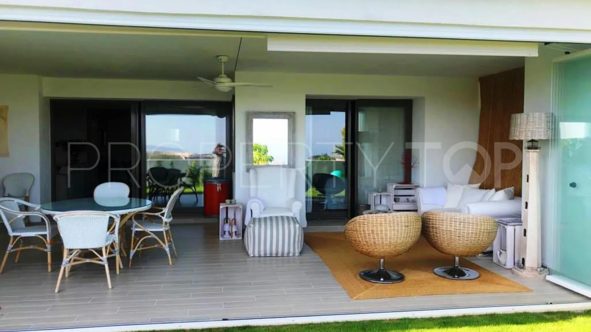 For sale ground floor apartment in Finca Cortesin