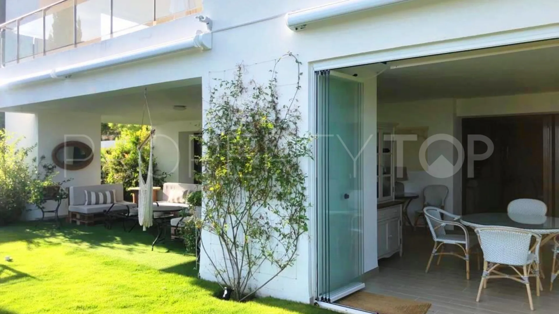 For sale ground floor apartment in Finca Cortesin