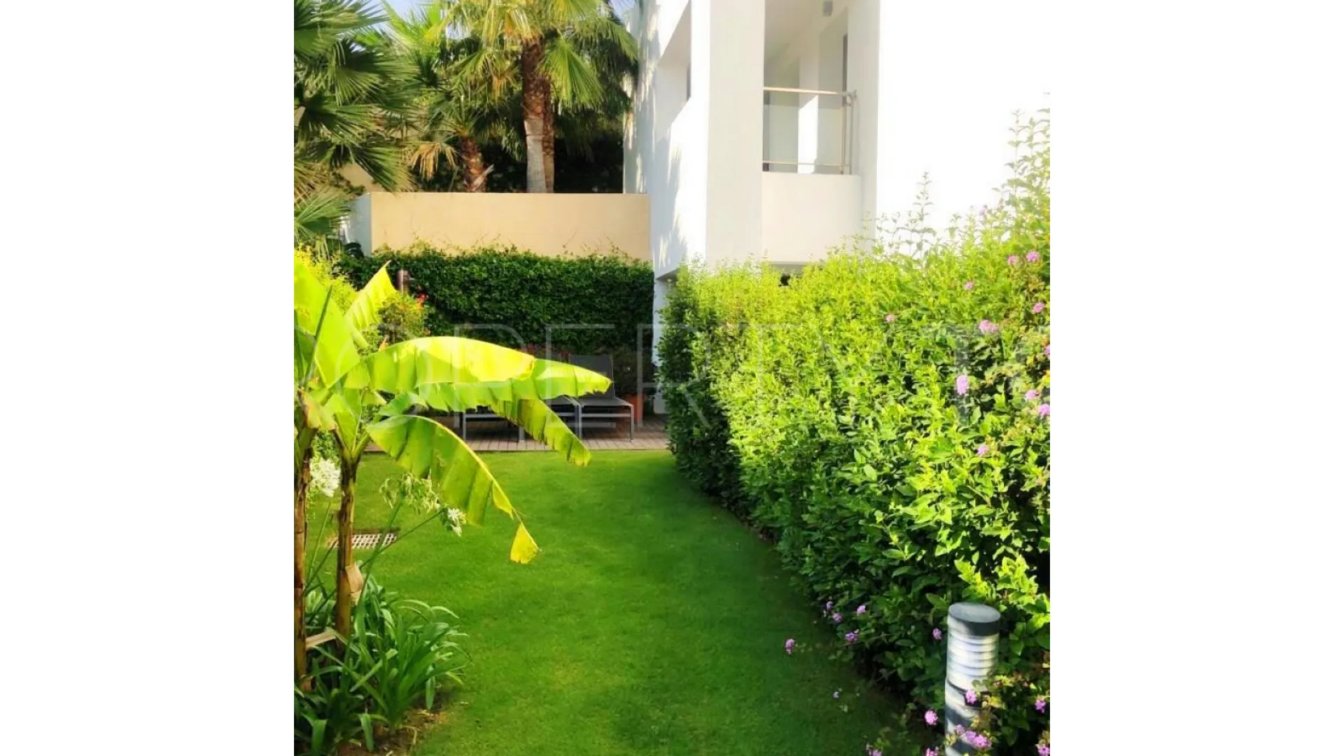 For sale ground floor apartment in Finca Cortesin