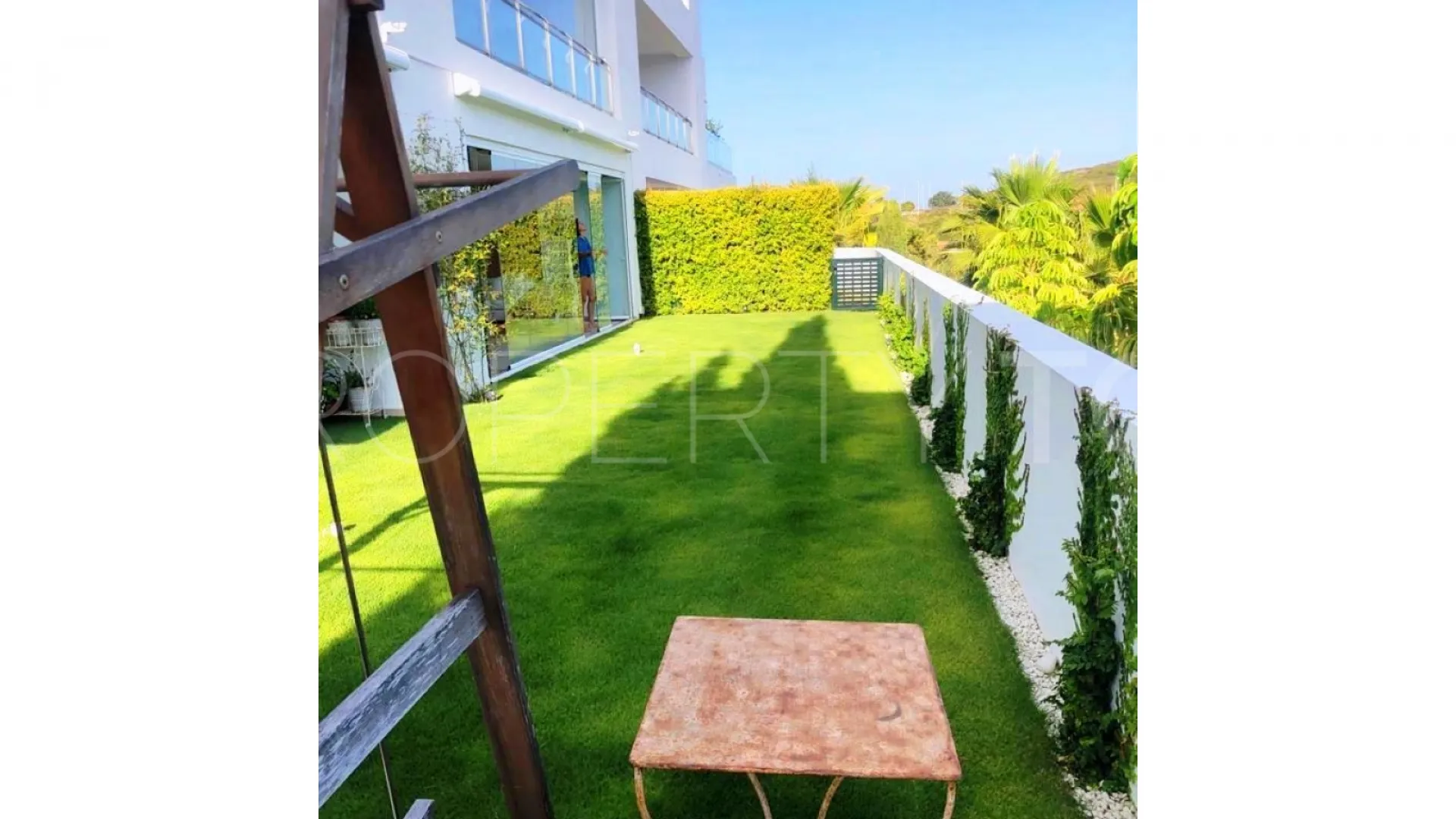 For sale ground floor apartment in Finca Cortesin