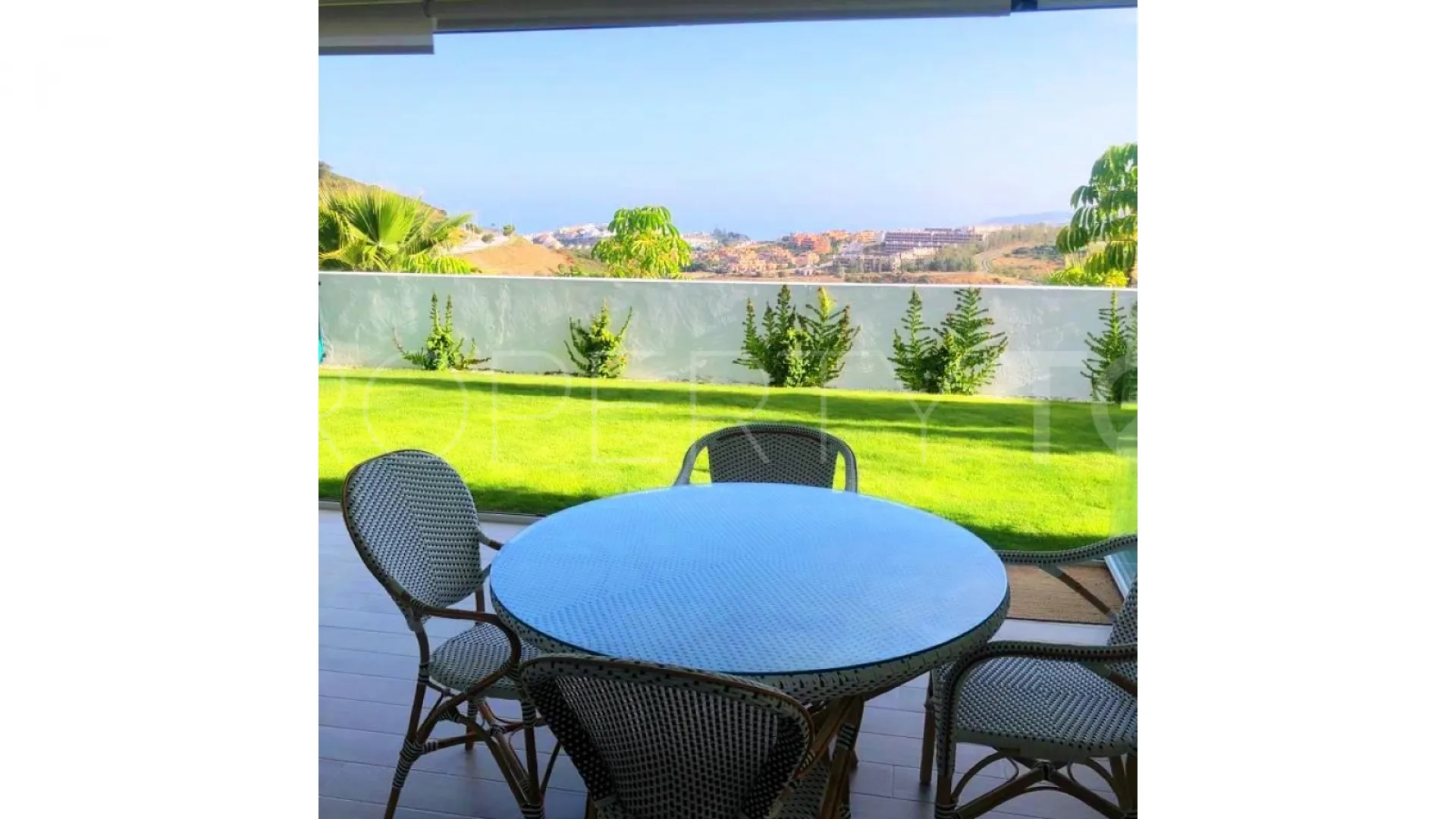 For sale ground floor apartment in Finca Cortesin