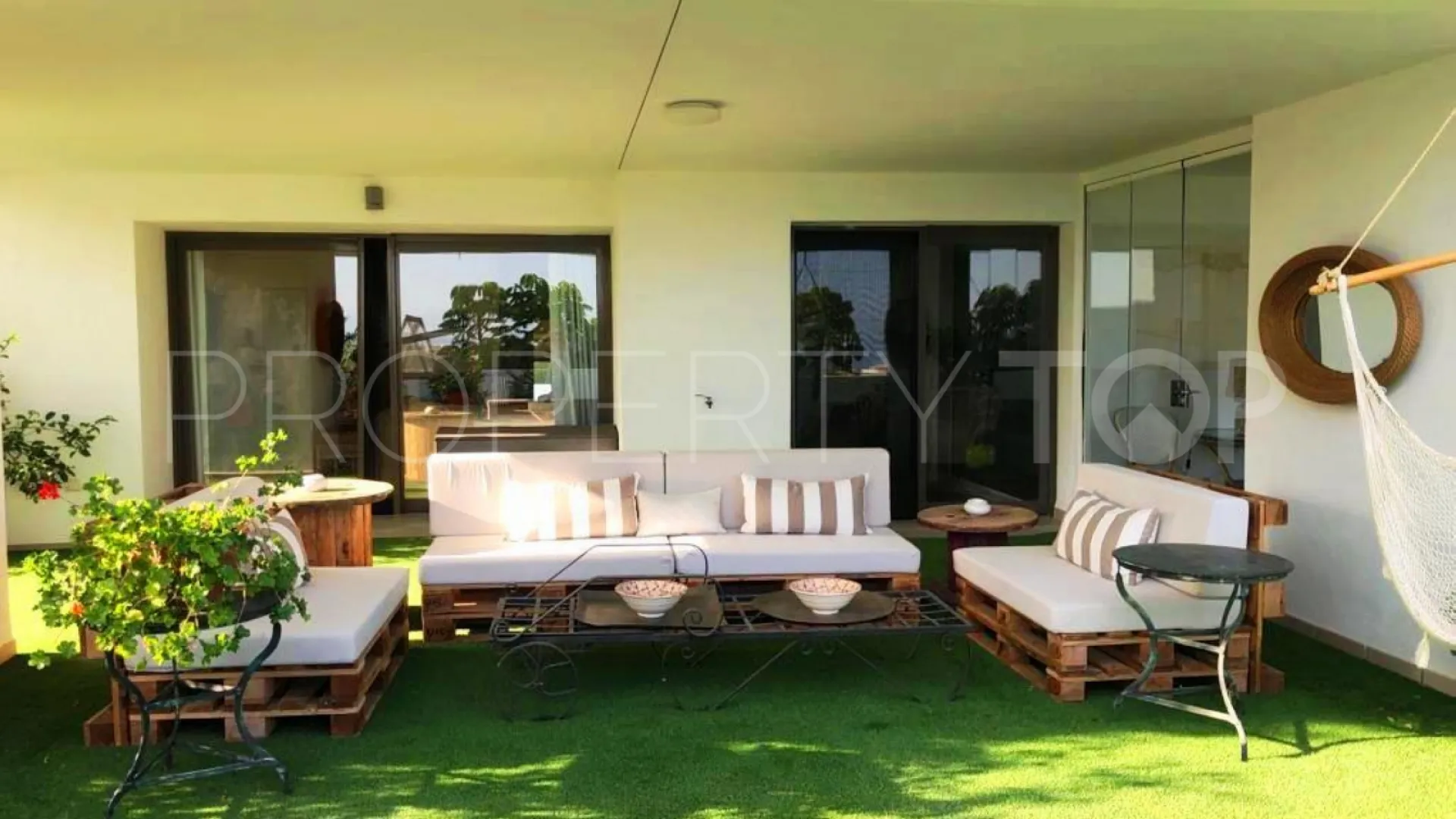 For sale ground floor apartment in Finca Cortesin